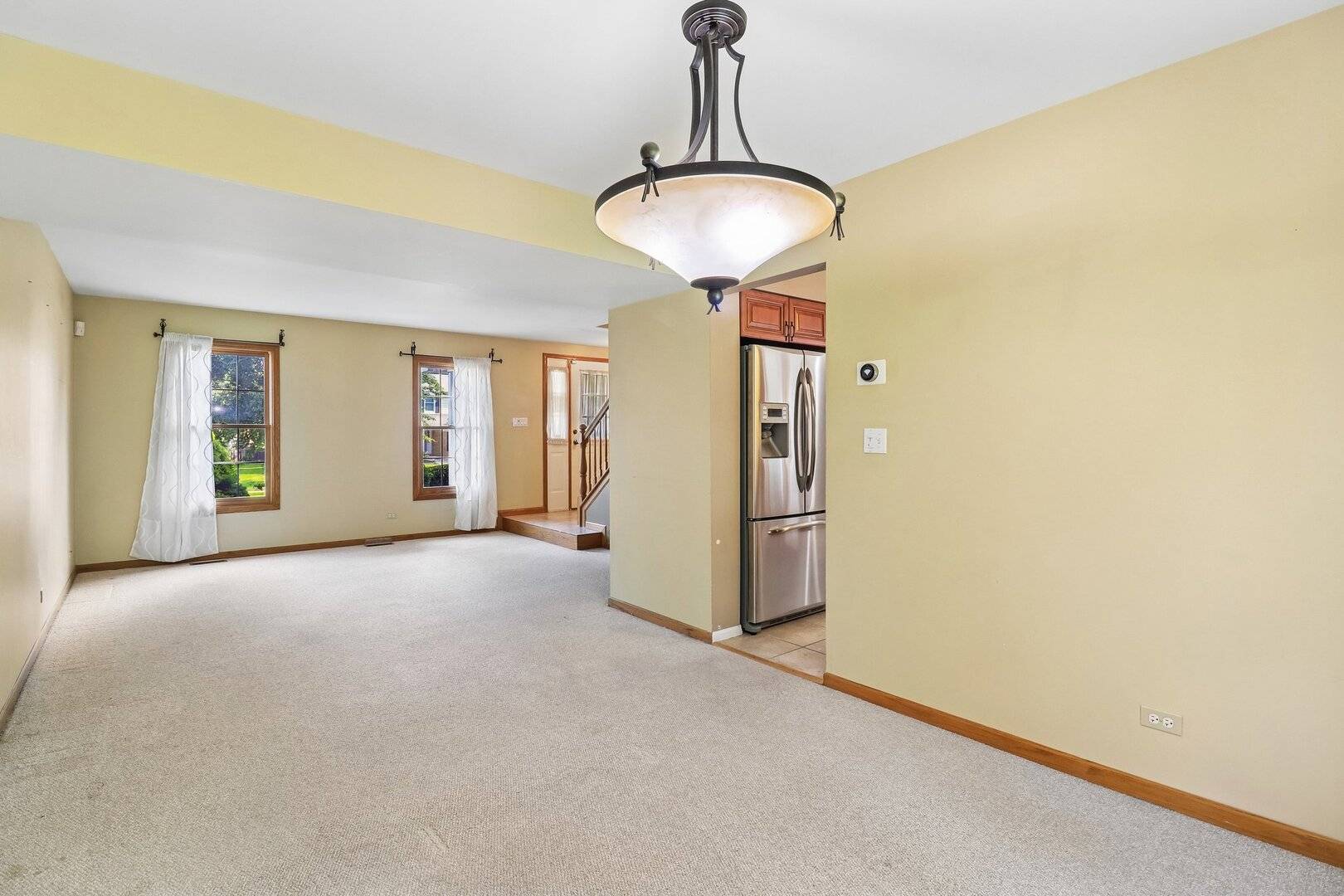 322 Chesapeake LN, Bloomingdale, IL 60108