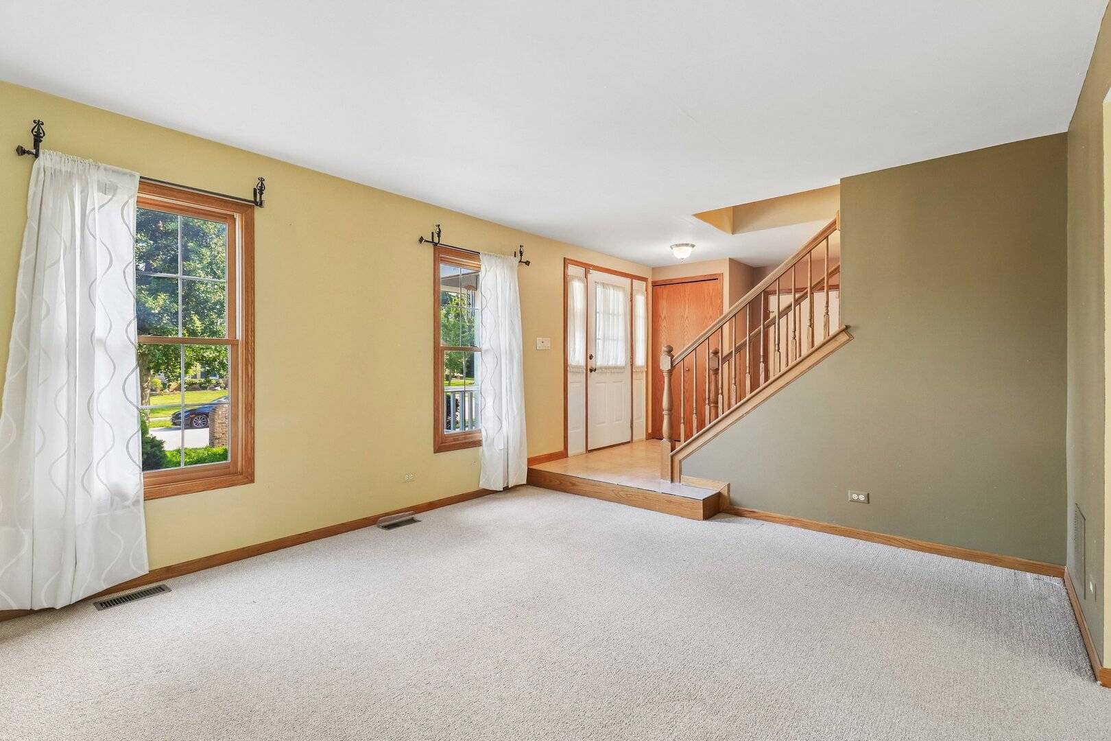 322 Chesapeake LN, Bloomingdale, IL 60108