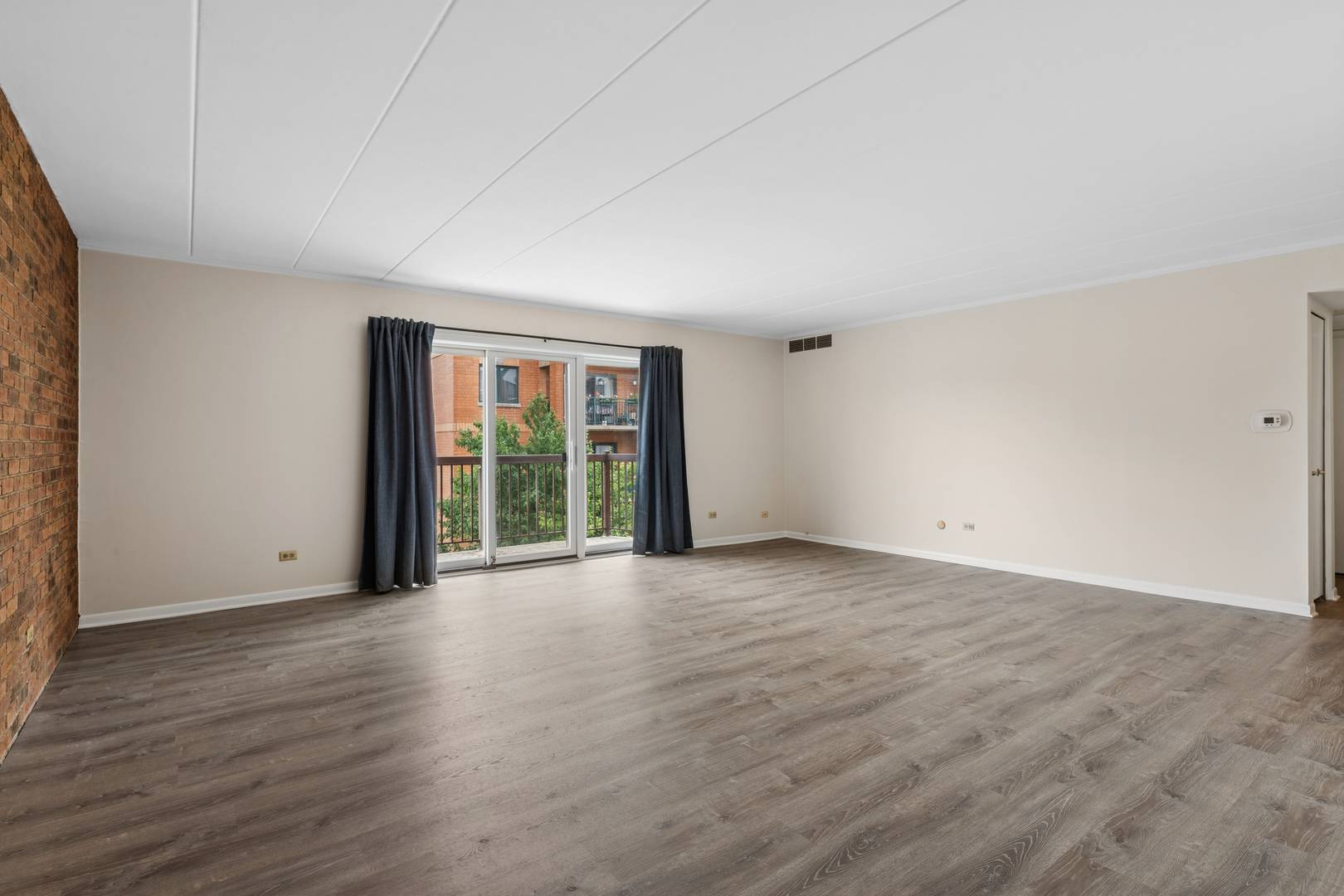 900 S River RD #4F, Des Plaines, IL 60016