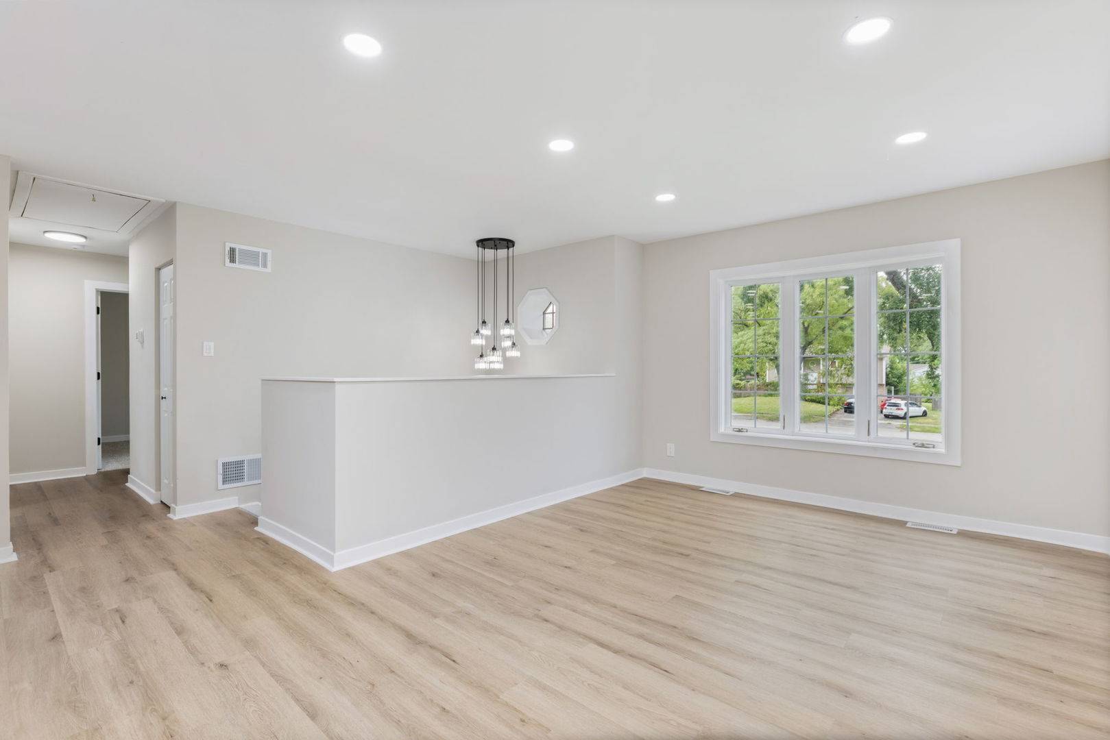105 Cedarwood CT, Bolingbrook, IL 60440