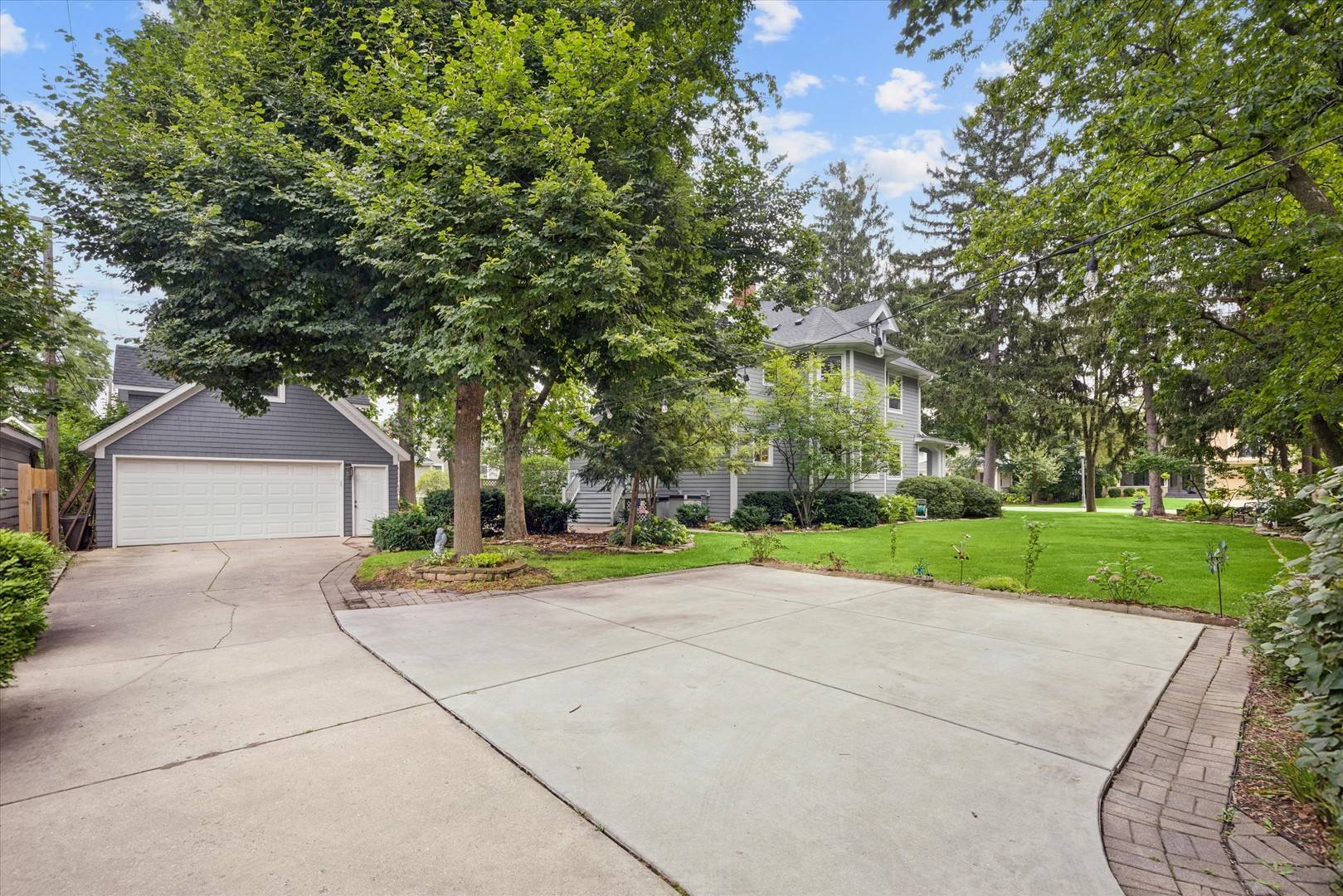 448 S Spring AVE, La Grange, IL 60525
