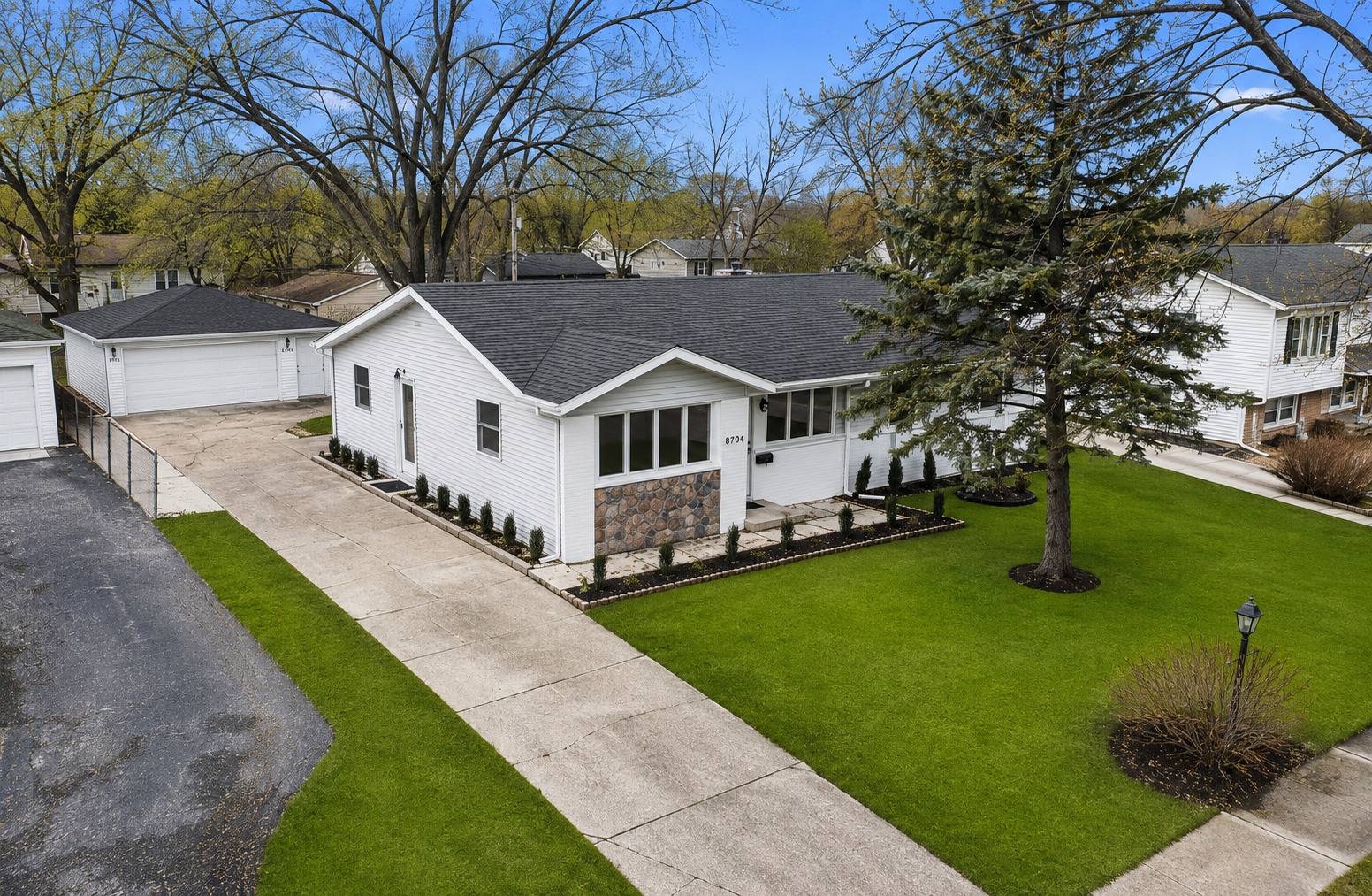 8766.. S 83RD CT.. AVE, Hickory Hills, IL 60457