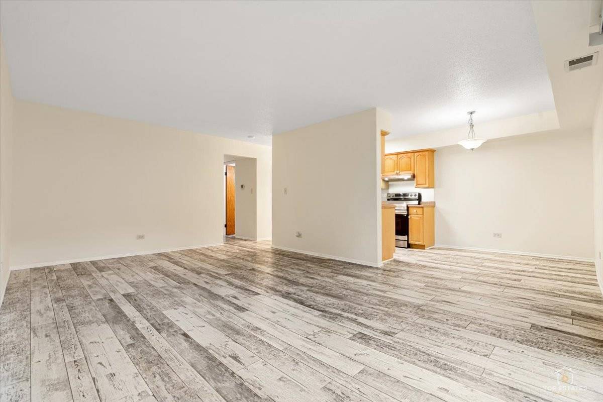909 Buccaneer DR #3, Schaumburg, IL 60173