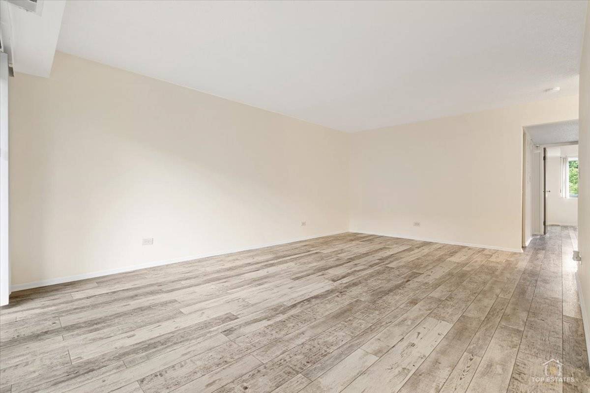 909 Buccaneer DR #3, Schaumburg, IL 60173