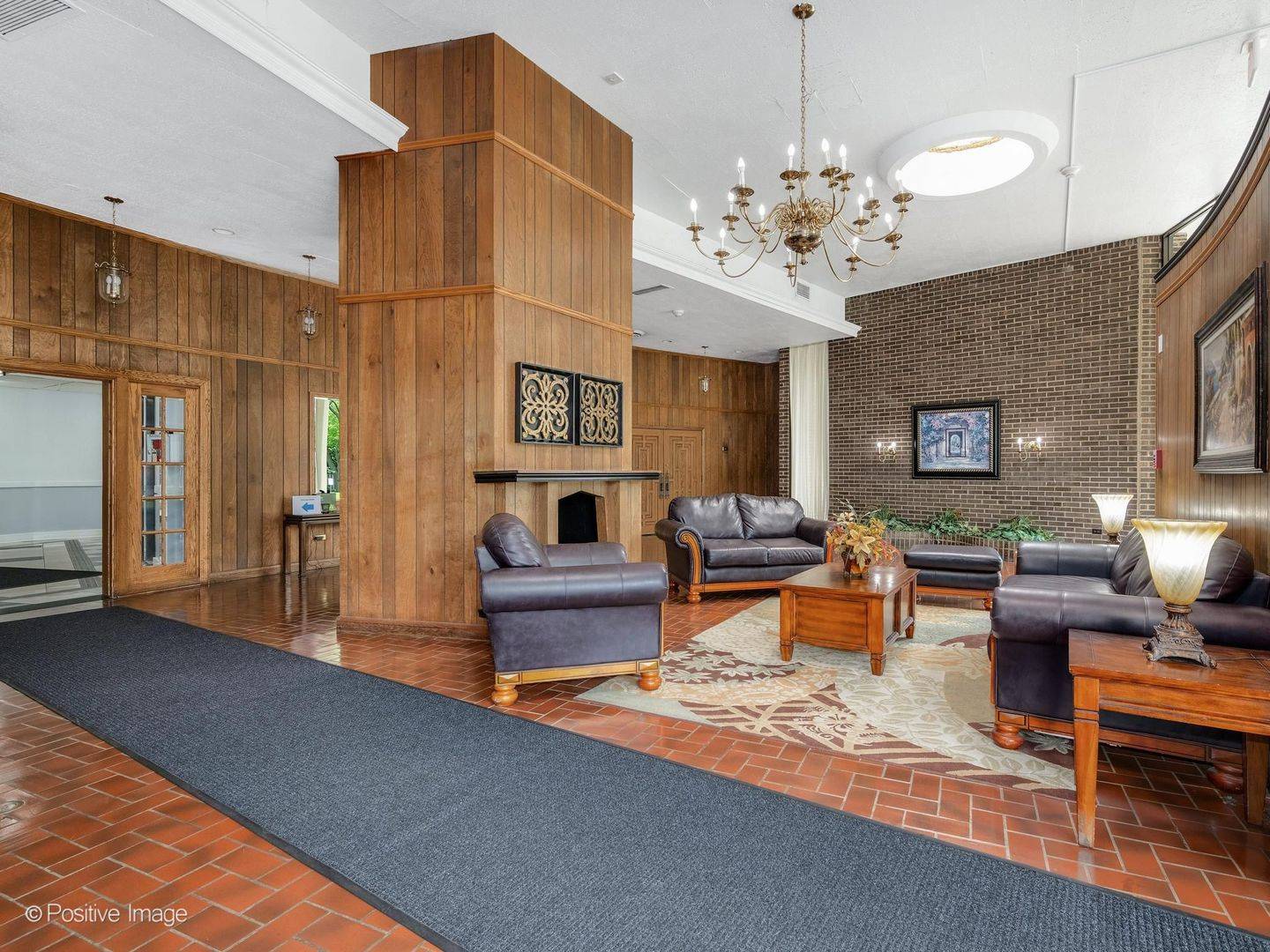 40 N Tower RD #5A, Oak Brook, IL 60523