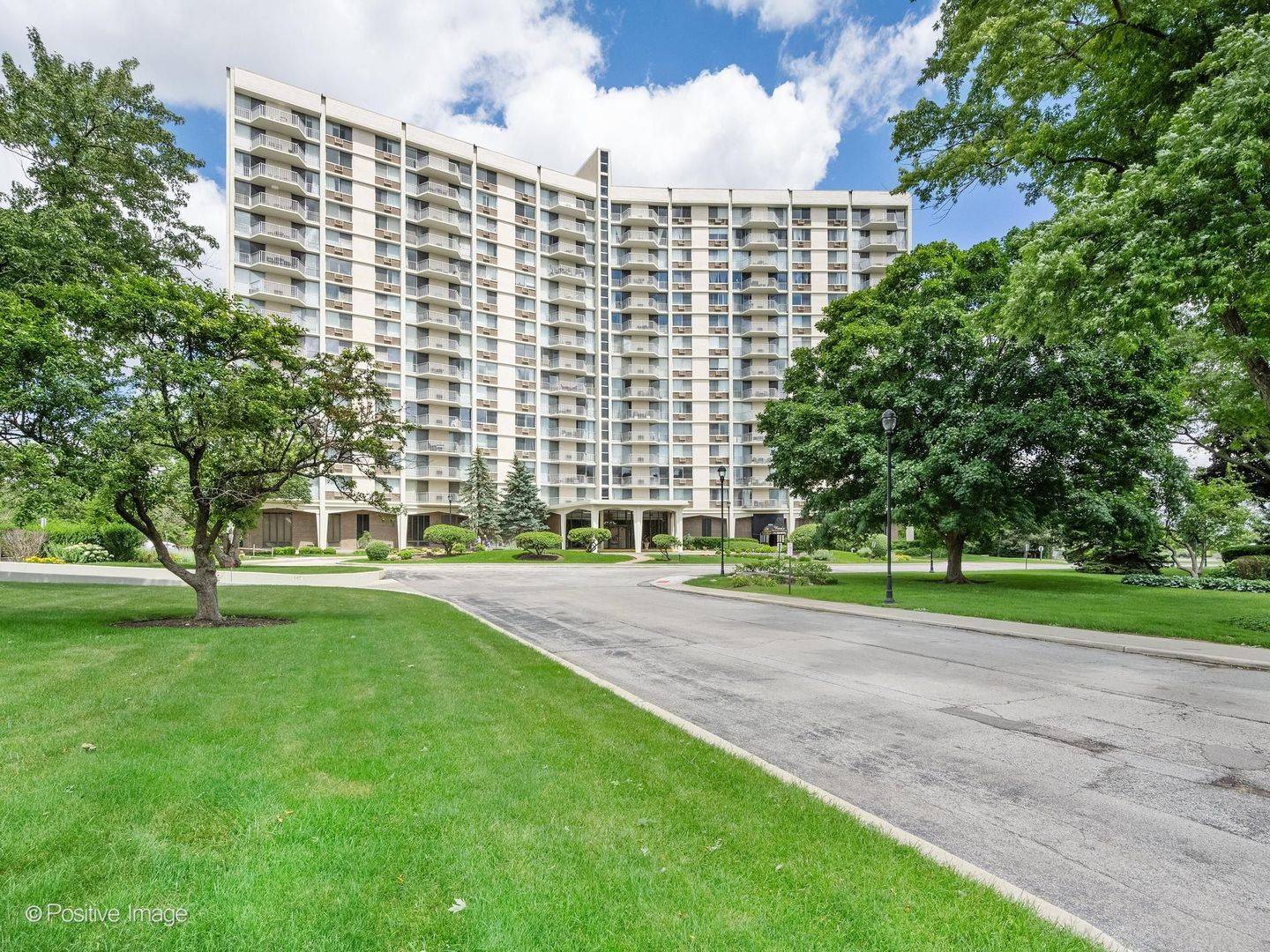 40 N Tower RD #5A, Oak Brook, IL 60523