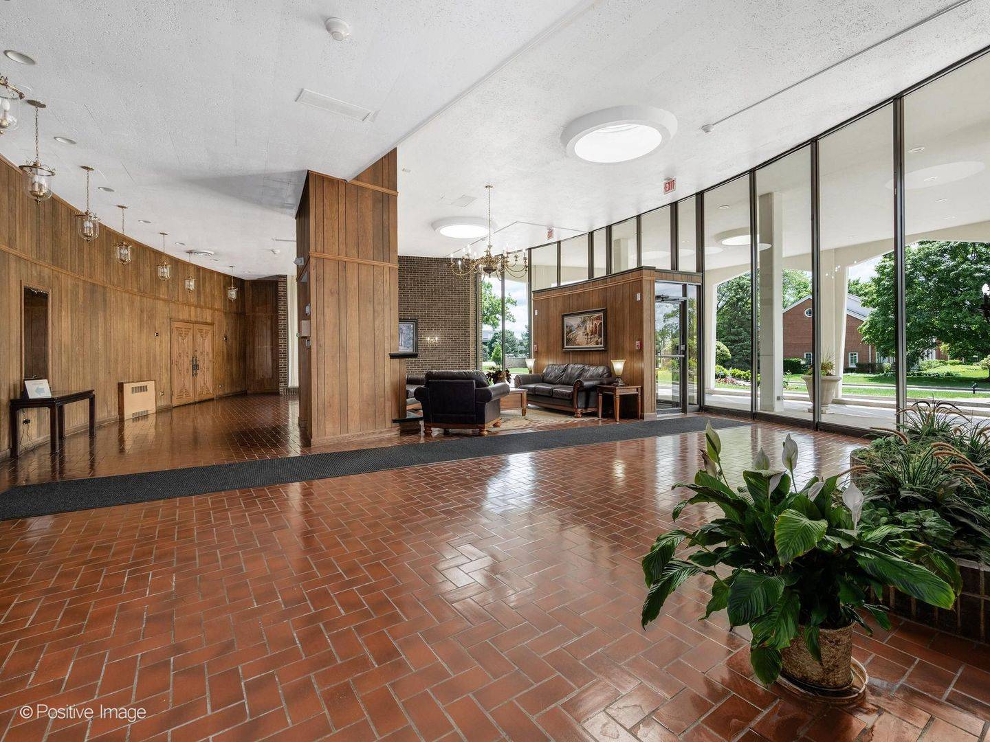 40 N Tower RD #5A, Oak Brook, IL 60523