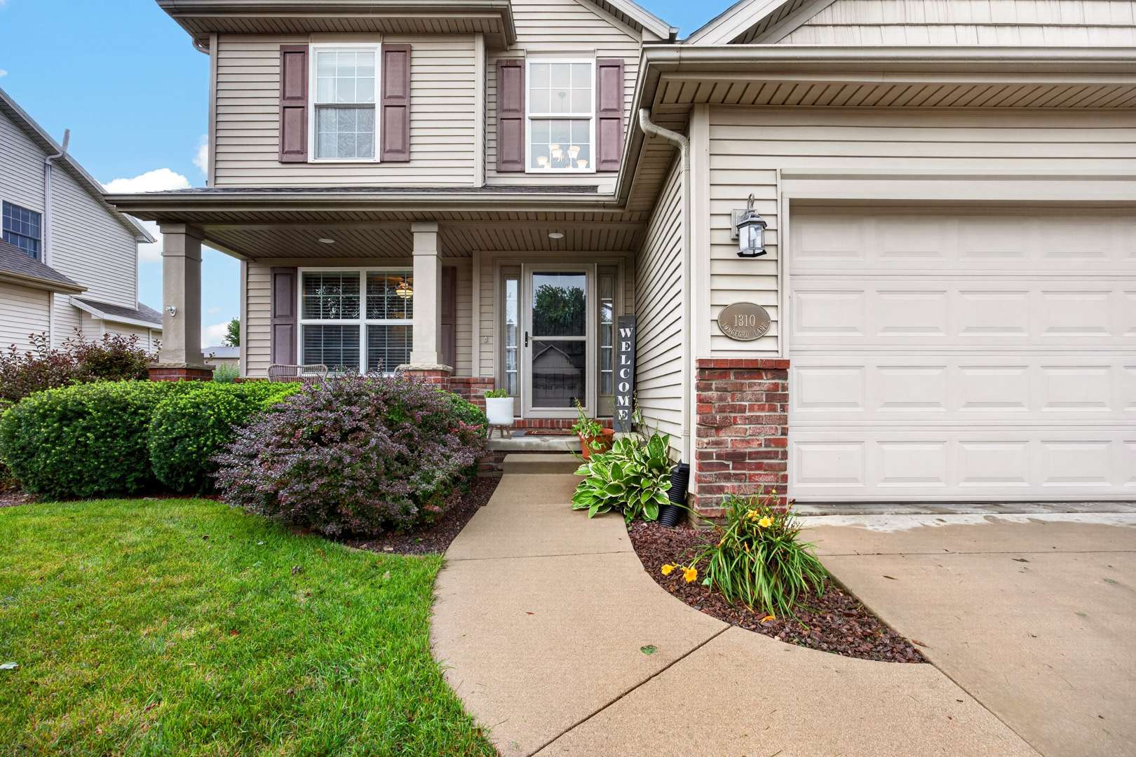 1310 Longford LN, Bloomington, IL 61704