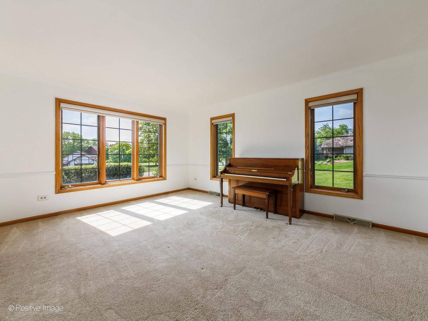 23 Squire RD, Hawthorn Woods, IL 60047