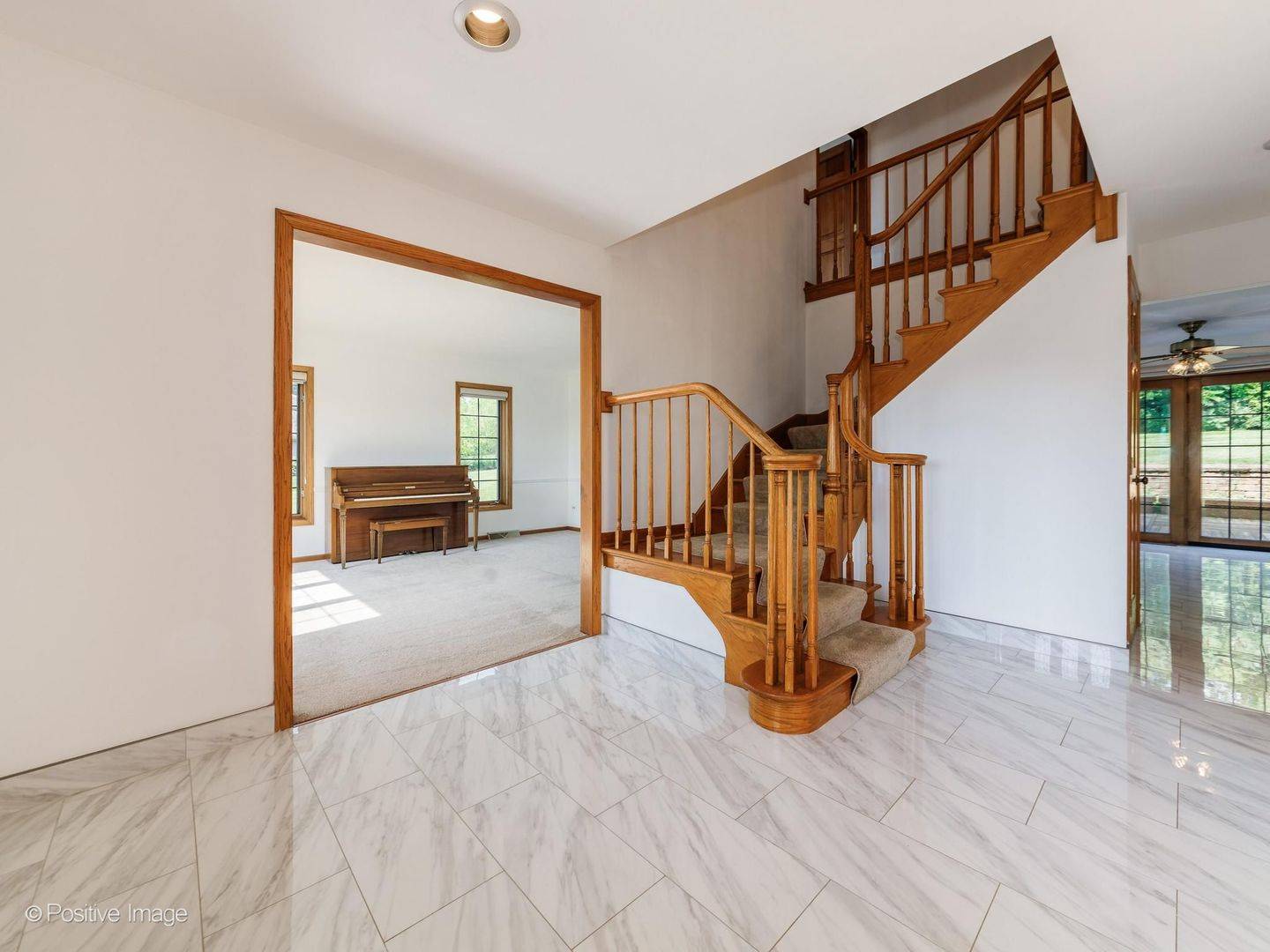 23 Squire RD, Hawthorn Woods, IL 60047