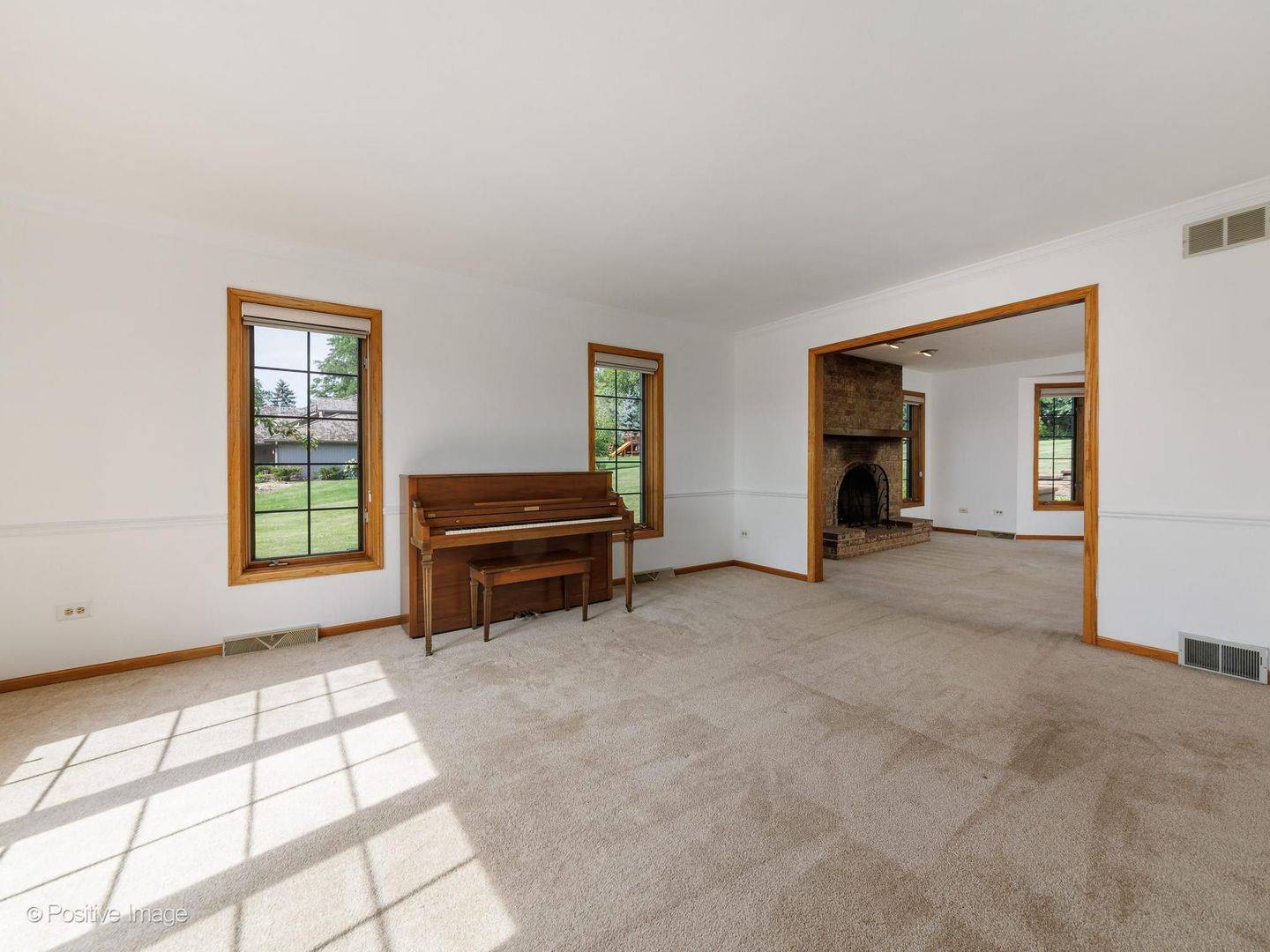 23 Squire RD, Hawthorn Woods, IL 60047