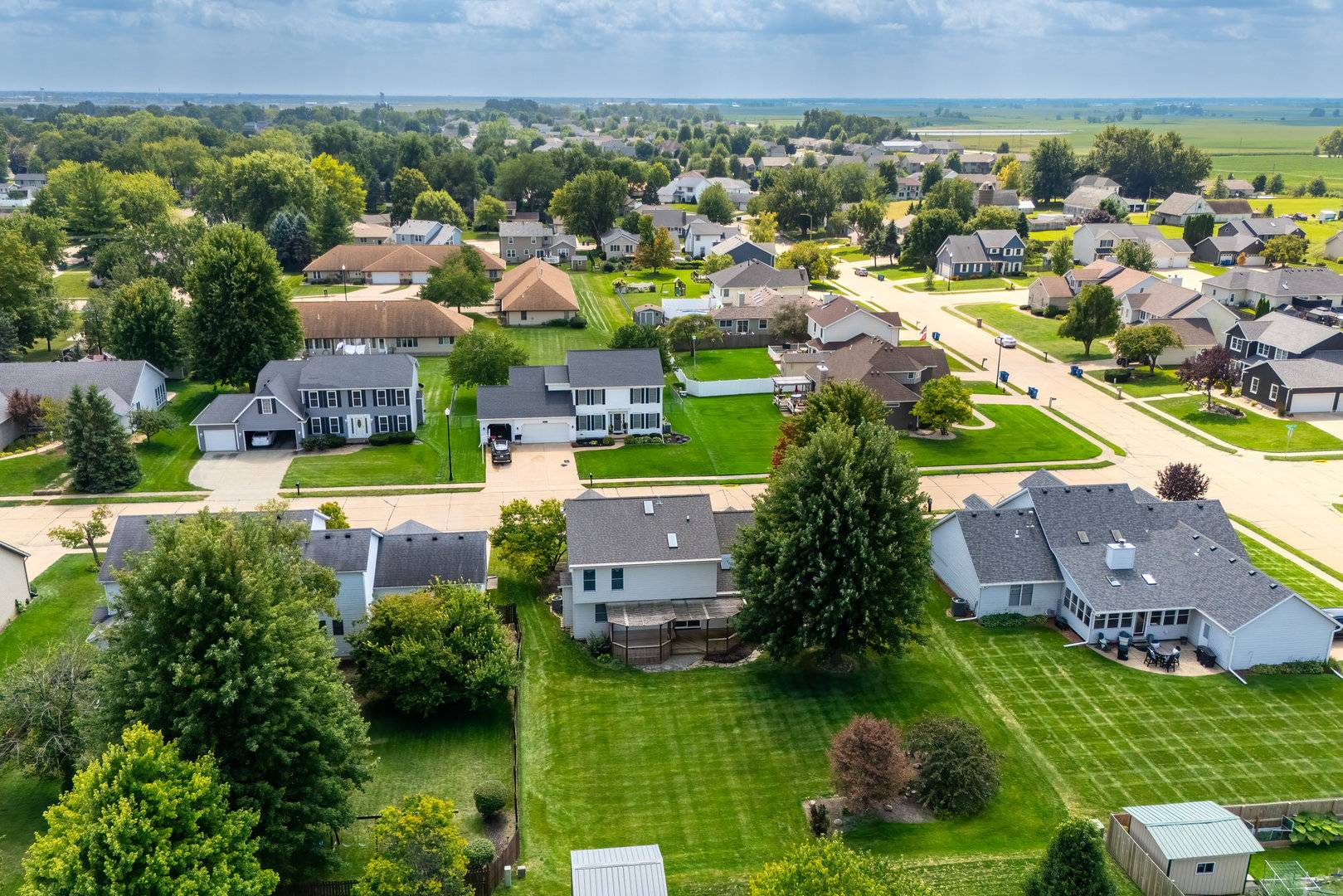 1050 W Davies CT, Eldridge, IA 52748