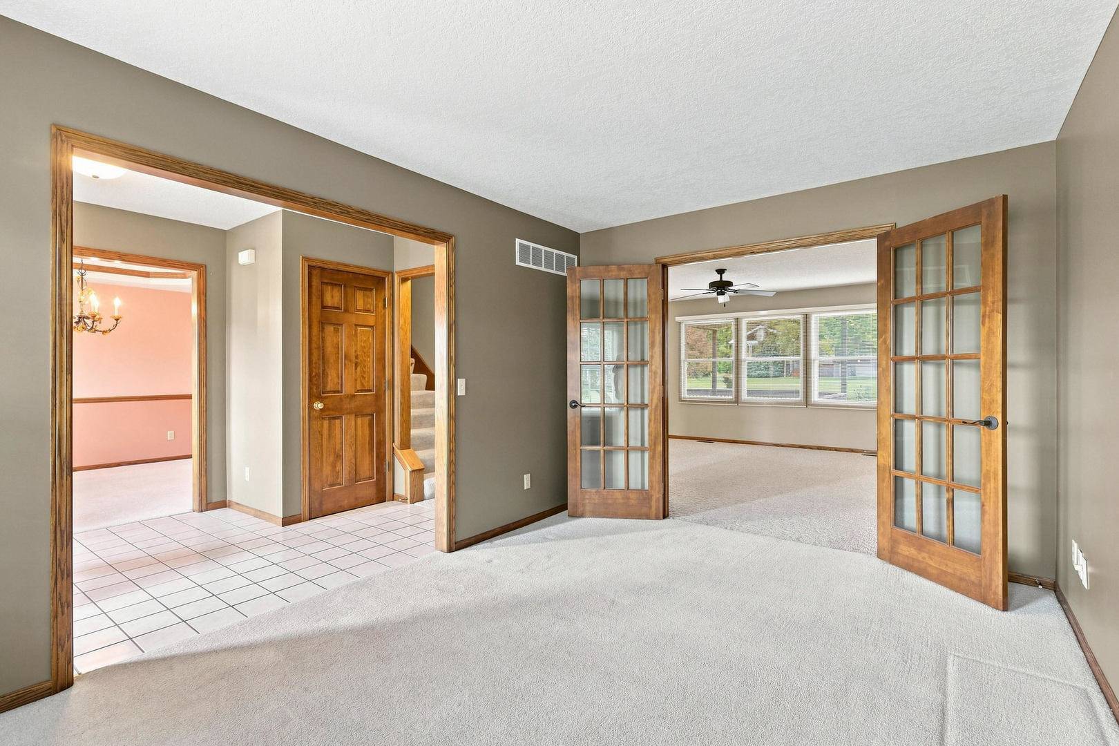1050 W Davies CT, Eldridge, IA 52748