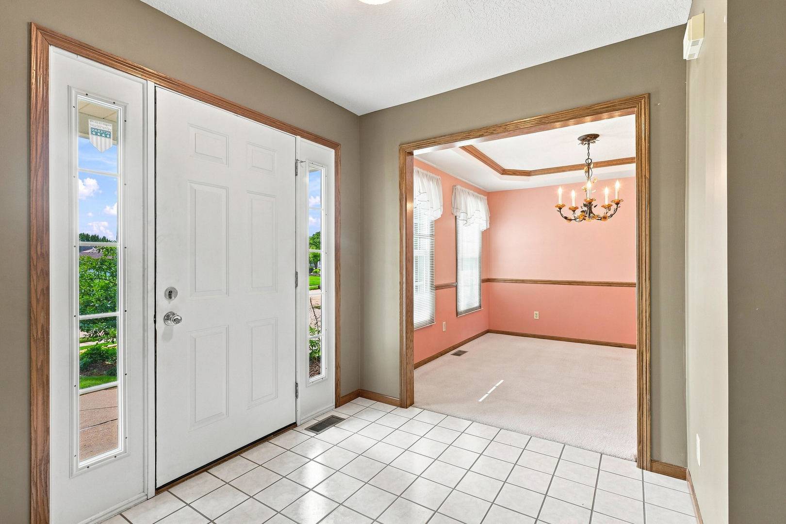 1050 W Davies CT, Eldridge, IA 52748