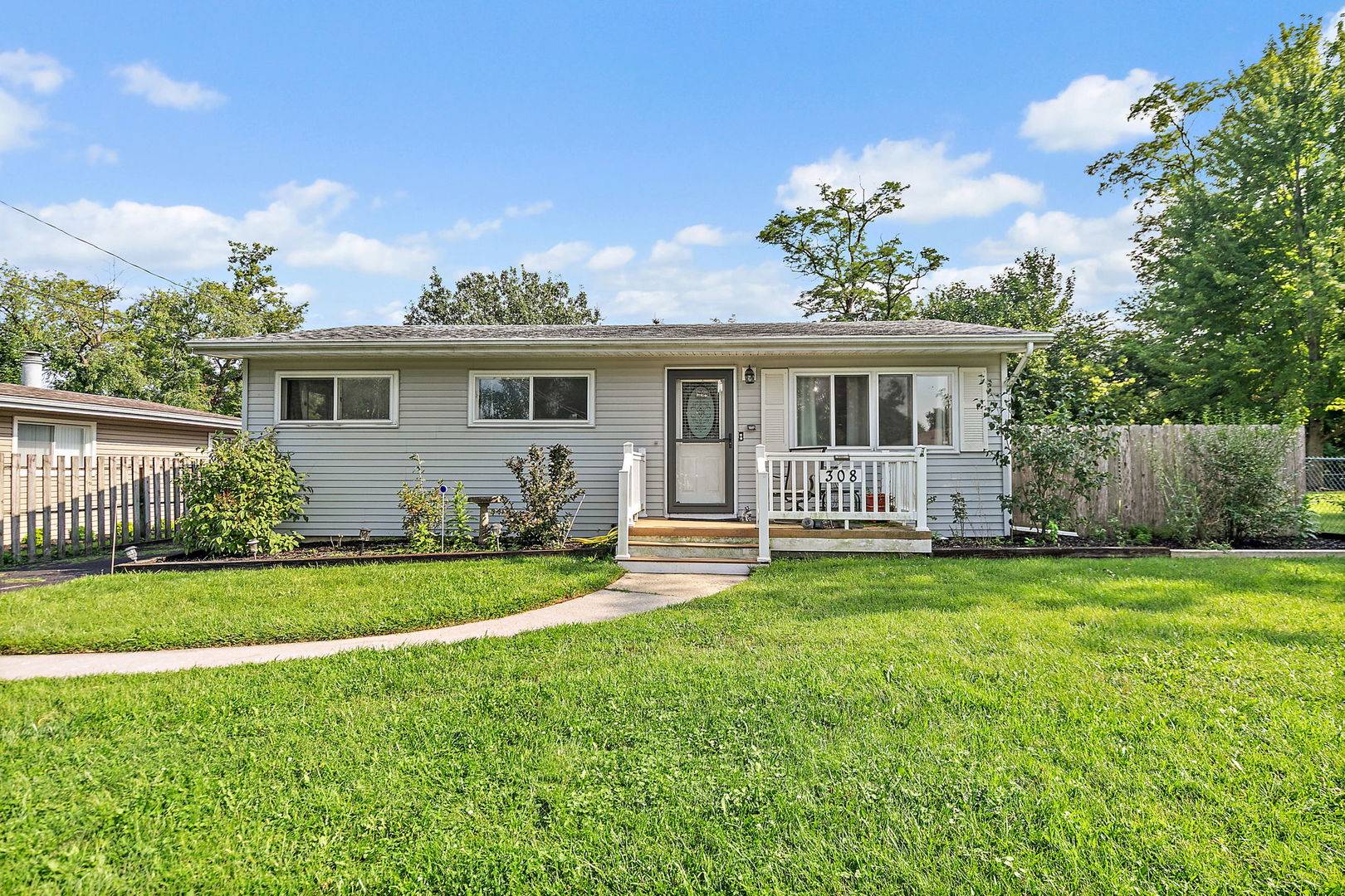 308 Ramble RD, Lake In The Hills, IL 60156