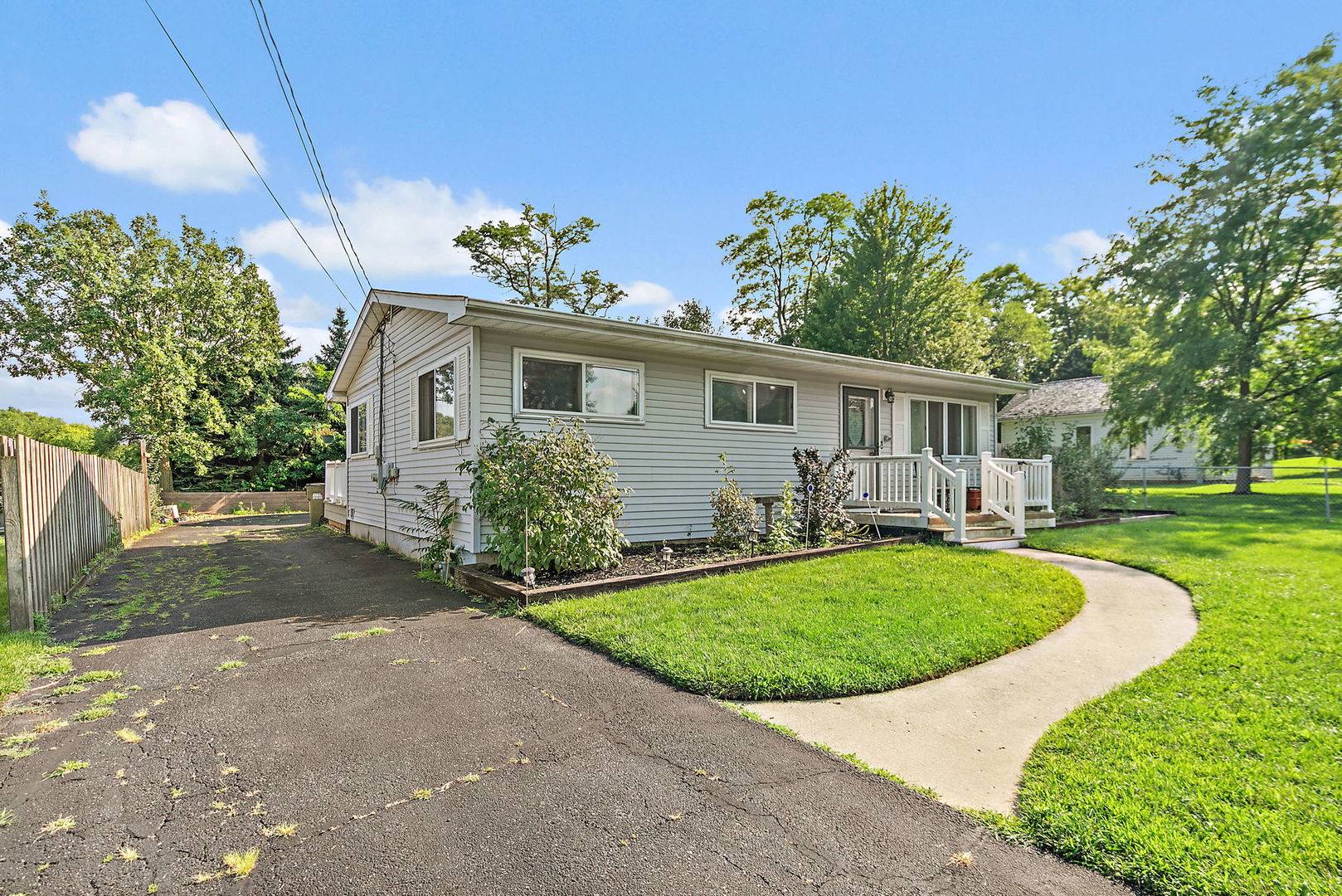 308 Ramble RD, Lake In The Hills, IL 60156