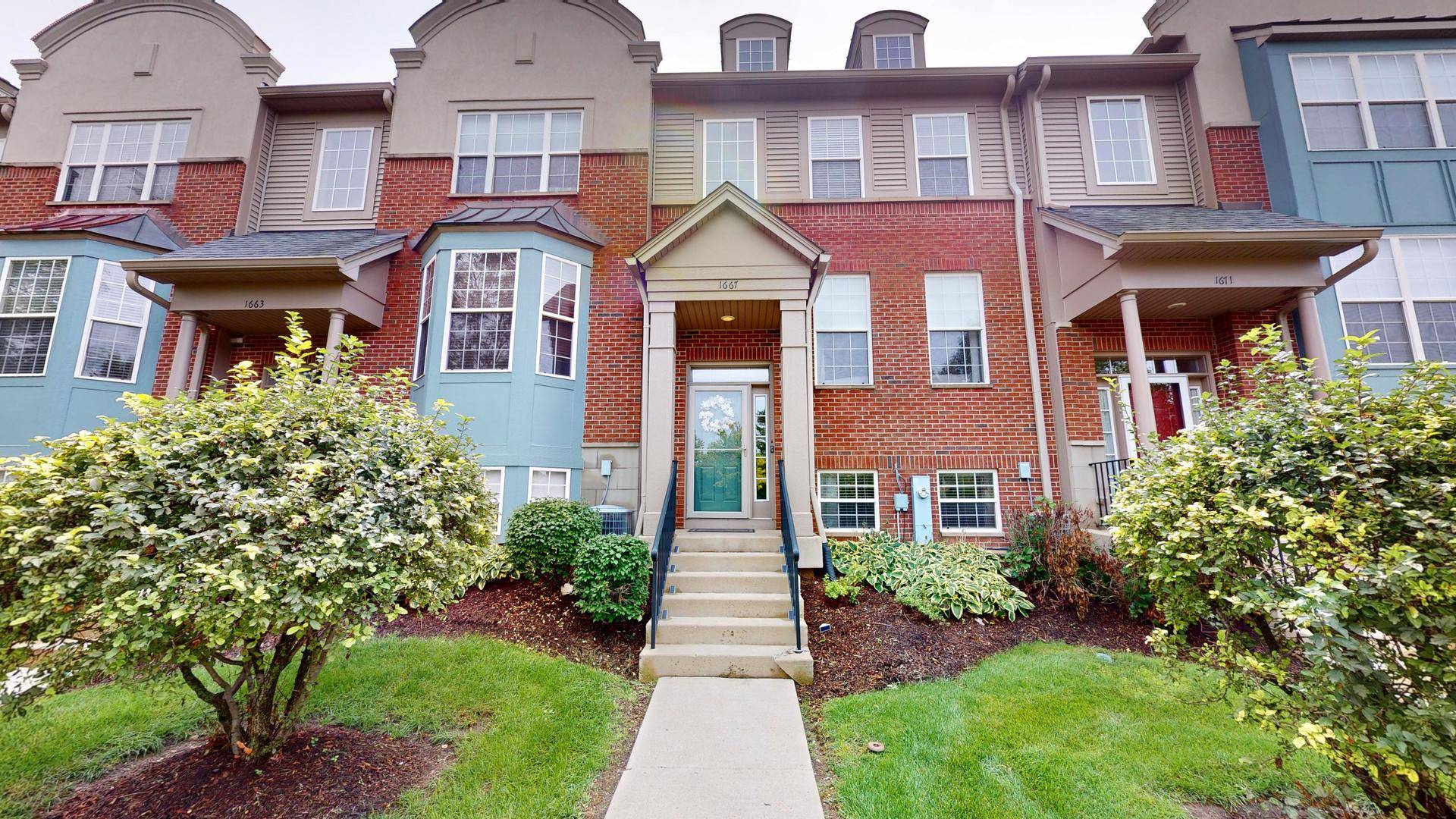 1667 Station Park DR, Grayslake, IL 60030