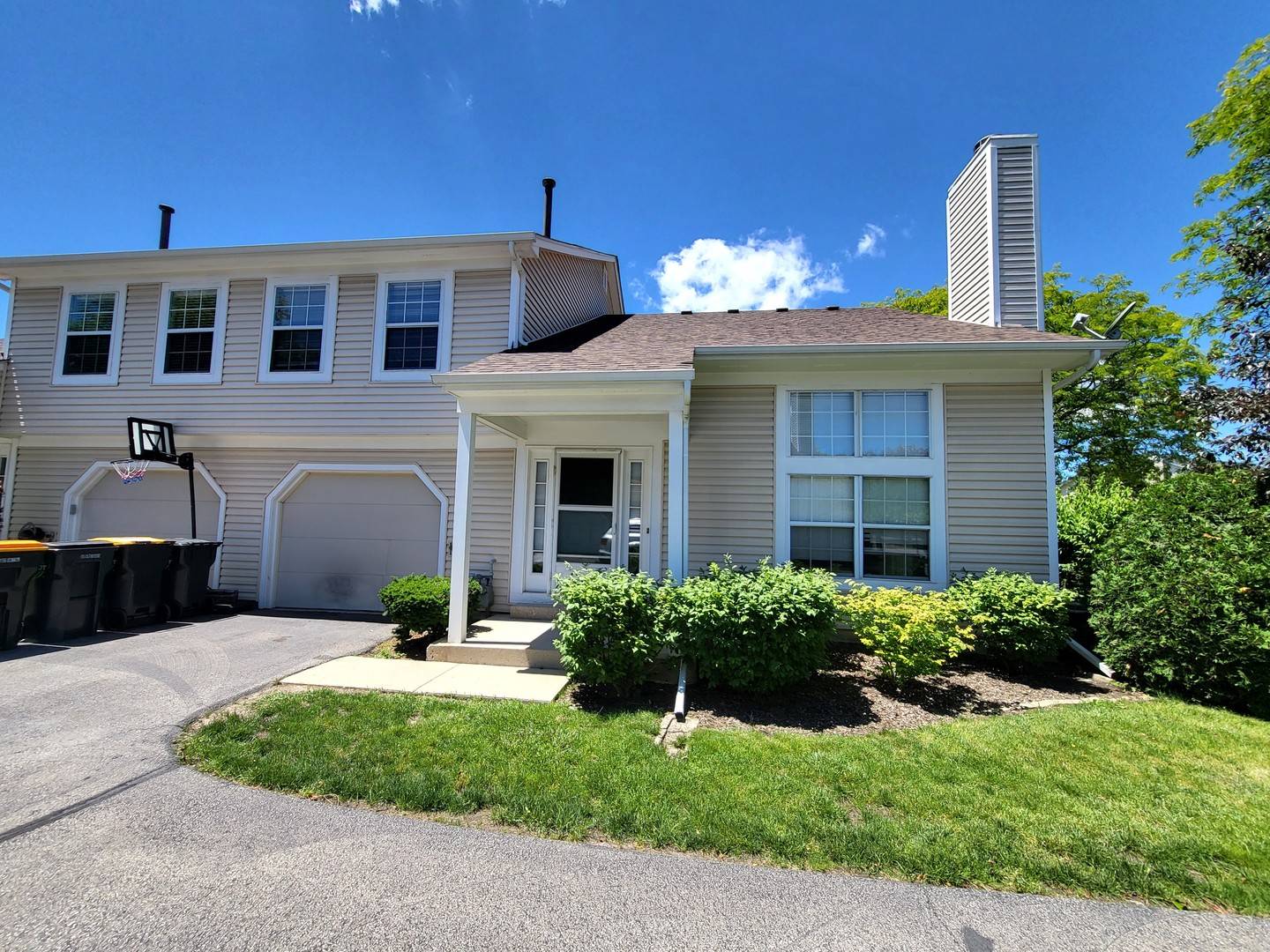 341 Wisteria DR #341, Streamwood, IL 60107