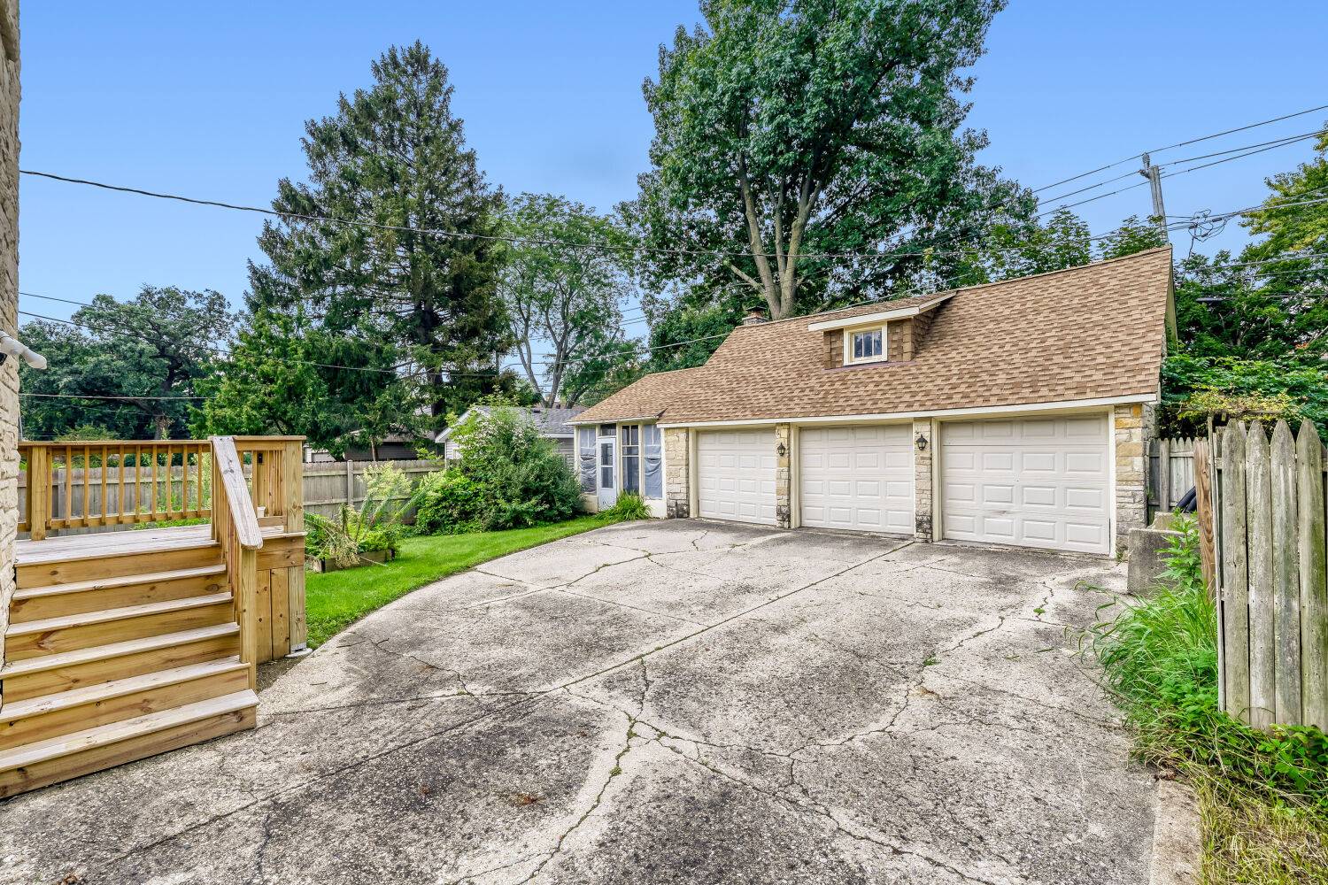 1608 Henry PL, Waukegan, IL 60085