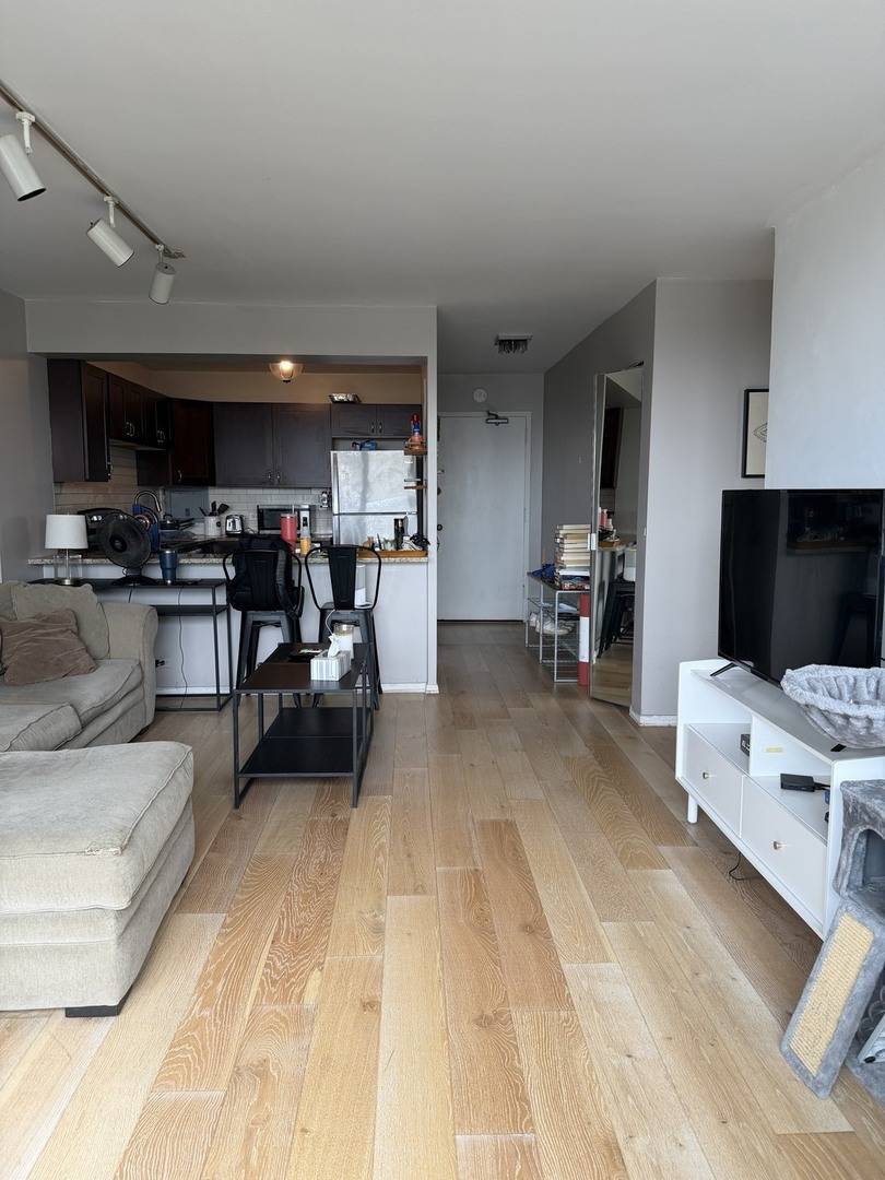555 W Cornelia AVE #1308, Chicago, IL 60657