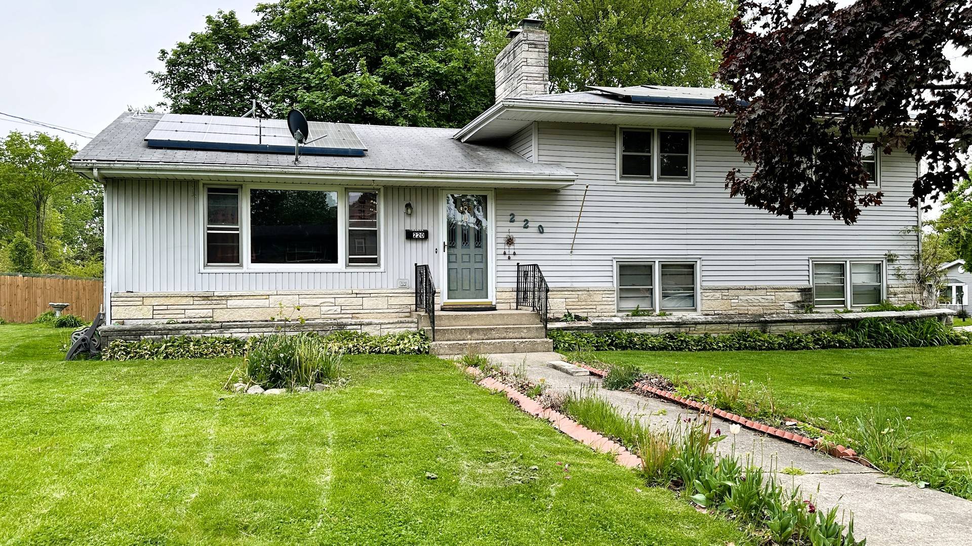 220 Beacon DR, Belvidere, IL 61008