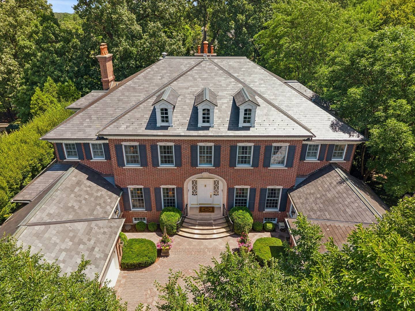 665 Plumtree RD, Glen Ellyn, IL 60137