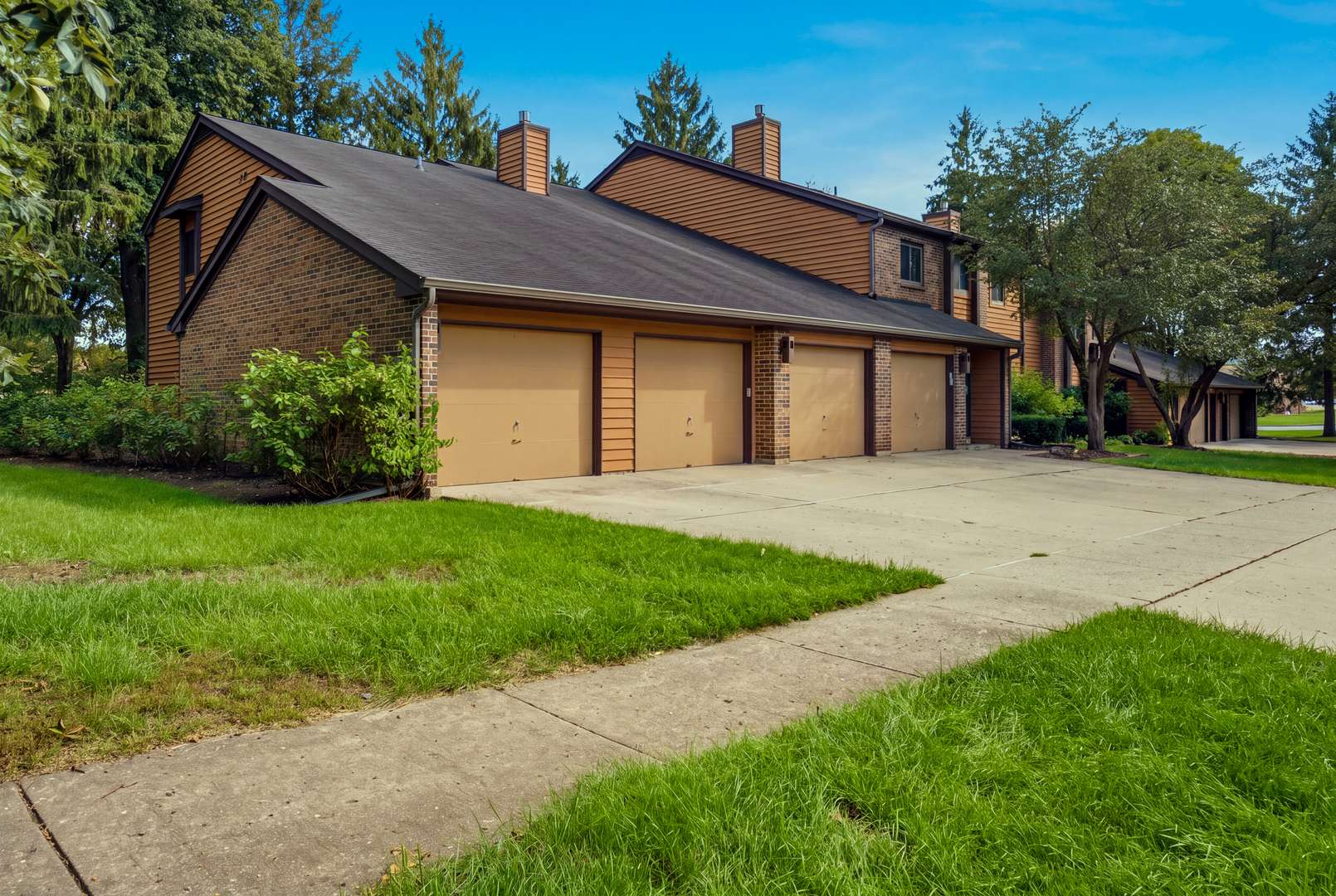 615 Waverly DR #C, Elgin, IL 60120