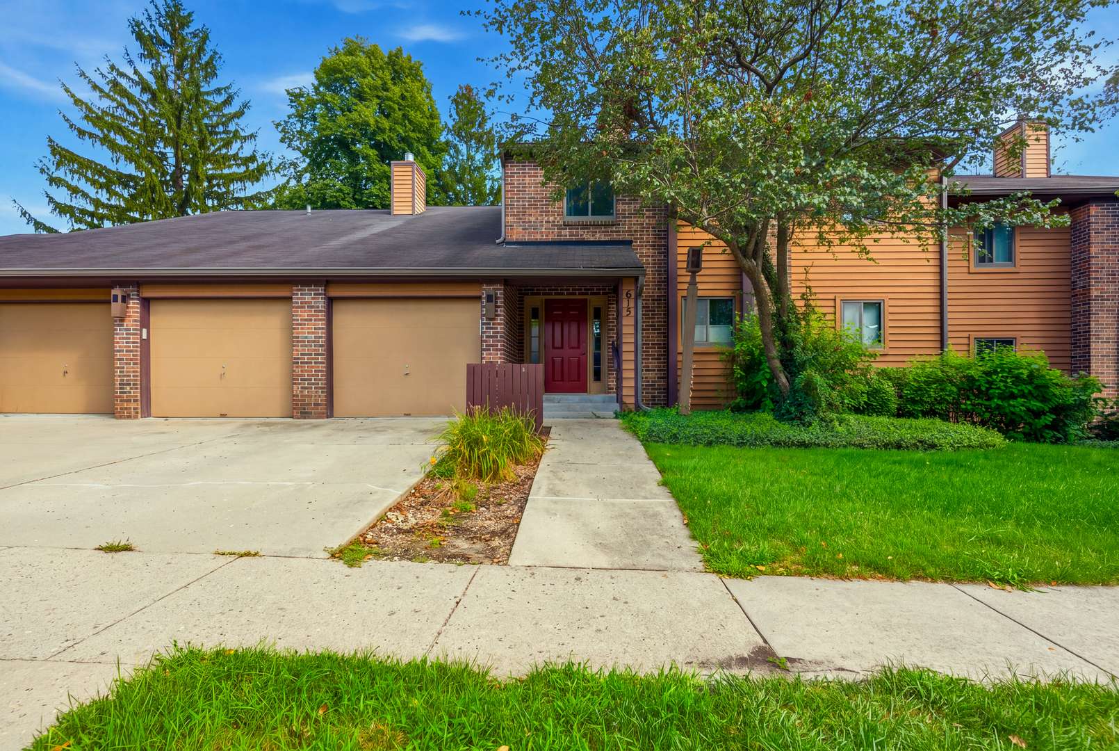 615 Waverly DR #C, Elgin, IL 60120