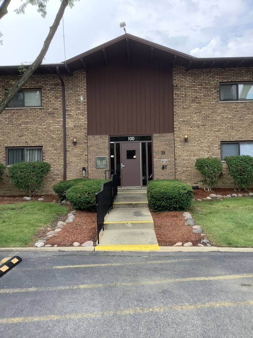 100 Willow LN #B216, Willow Springs, IL 60480