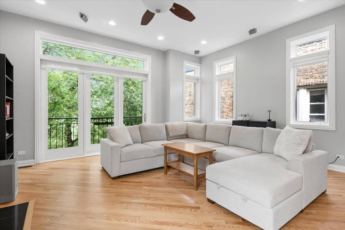 2047 N Mozart ST #3, Chicago, IL 60647
