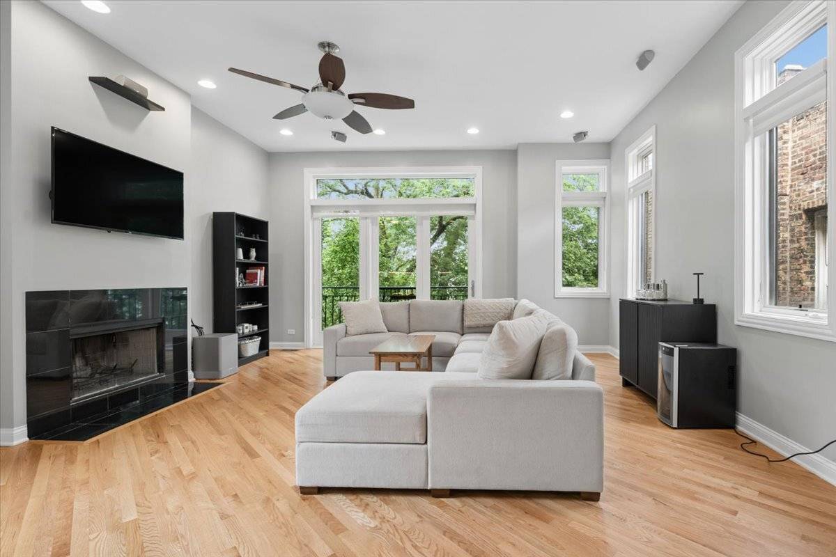 2047 N Mozart ST #3, Chicago, IL 60647