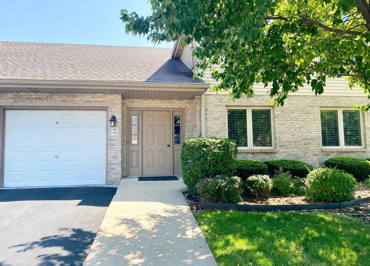 184 Saenz LN #184, Joliet, IL 60436