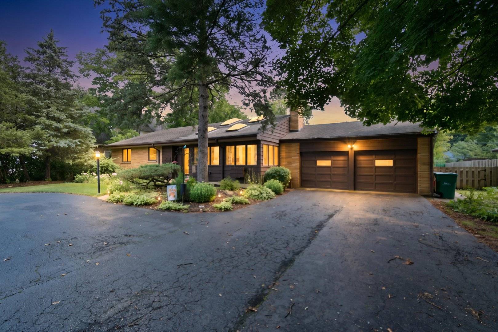 567 Happ RD, Northfield, IL 60093