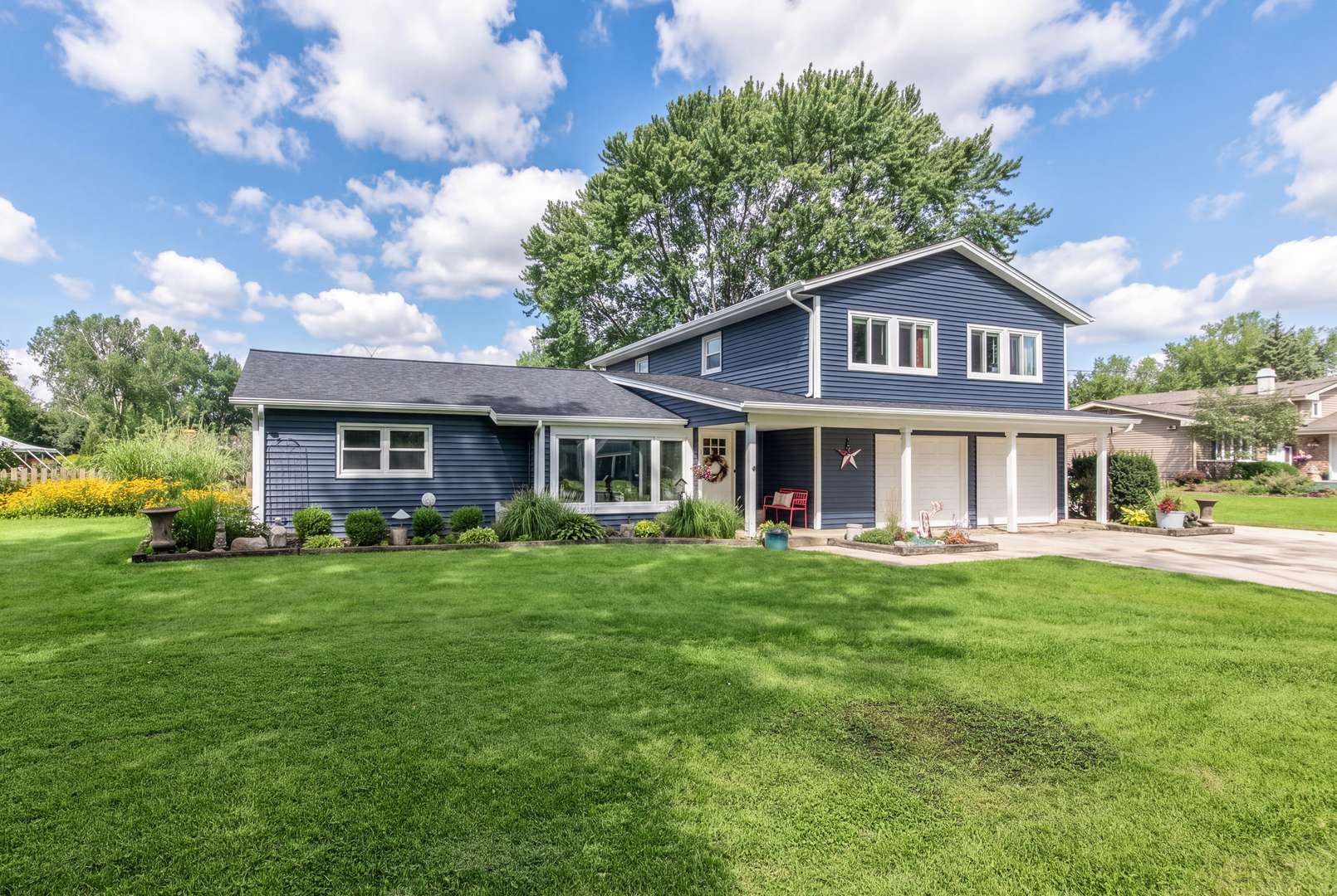 1012 Martha ST, Elk Grove Village, IL 60007