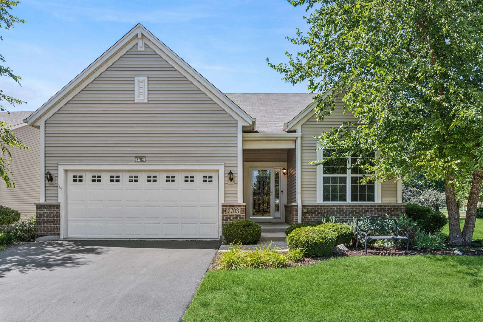 2703 Northmoor DR, Naperville, IL 60564