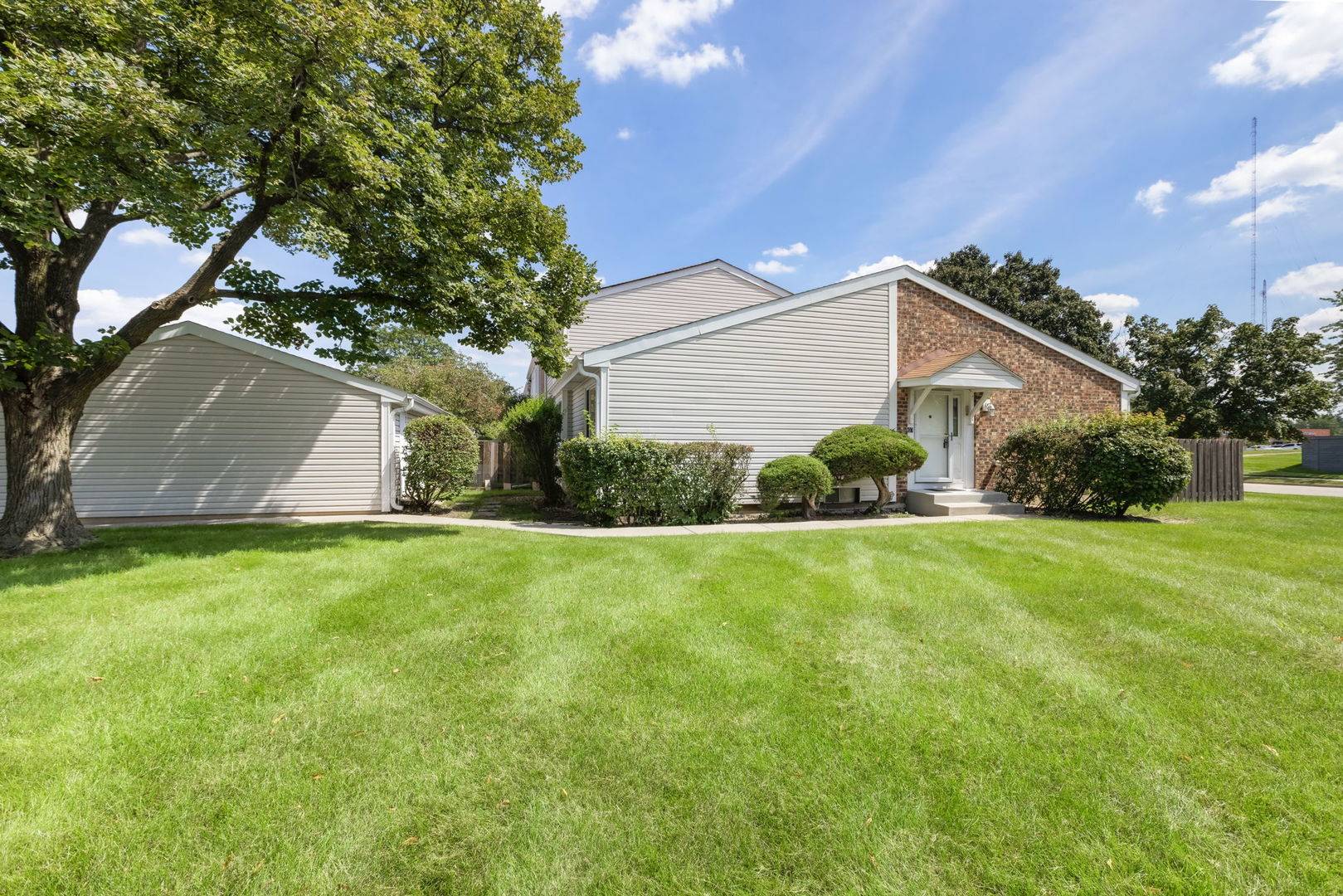 337 E Roland DR, Glendale Heights, IL 60139