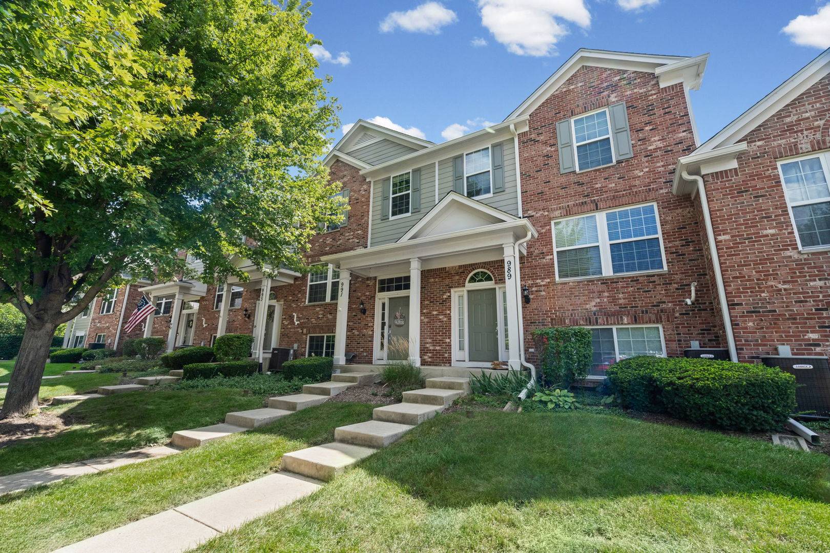 991 Reserve DR, Elgin, IL 60124