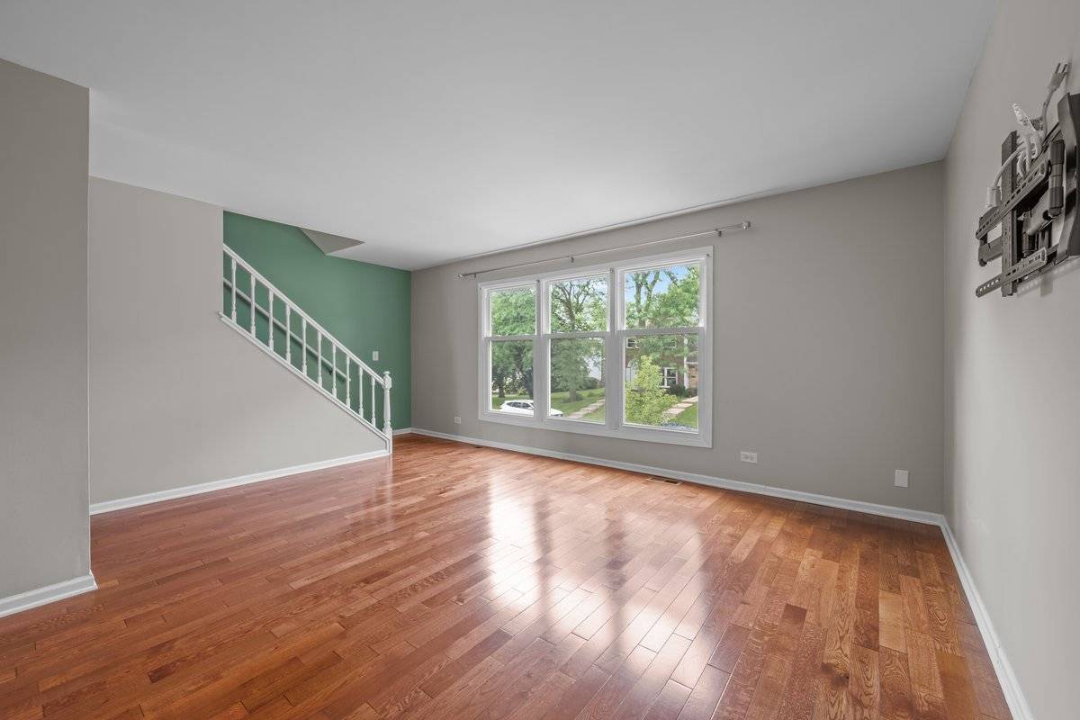 1015 Denham PL, Schaumburg, IL 60194