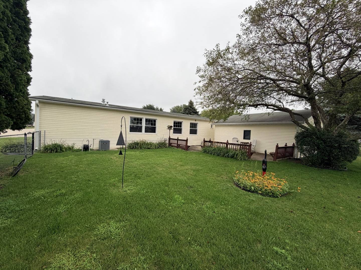 8616 Summerwood DR, Roscoe, IL 61073