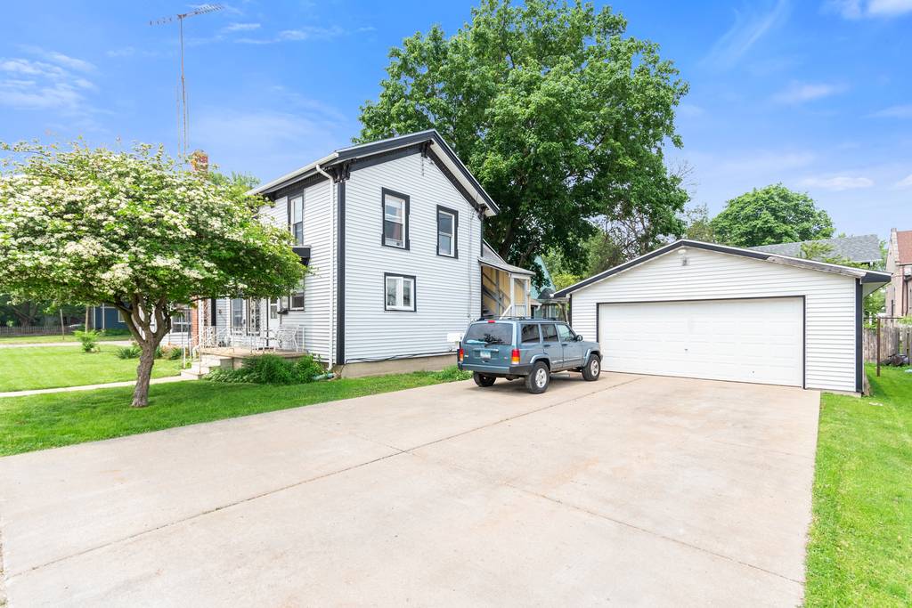 202 N Main ST #1, Sandwich, IL 60548