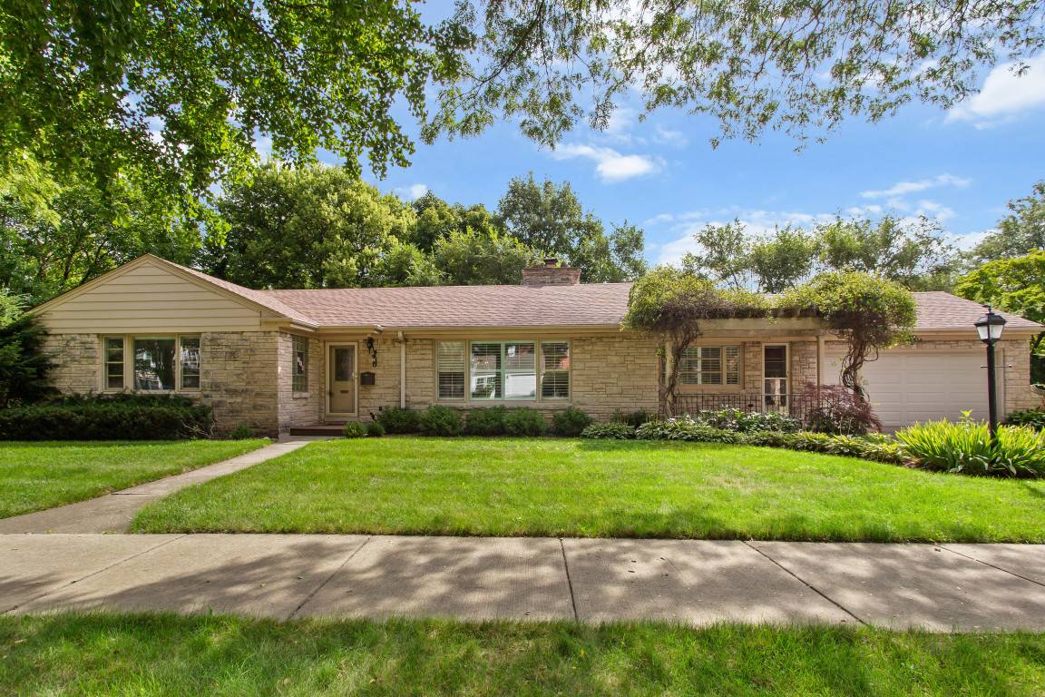 807 Surrey LN, Glenview, IL 60025