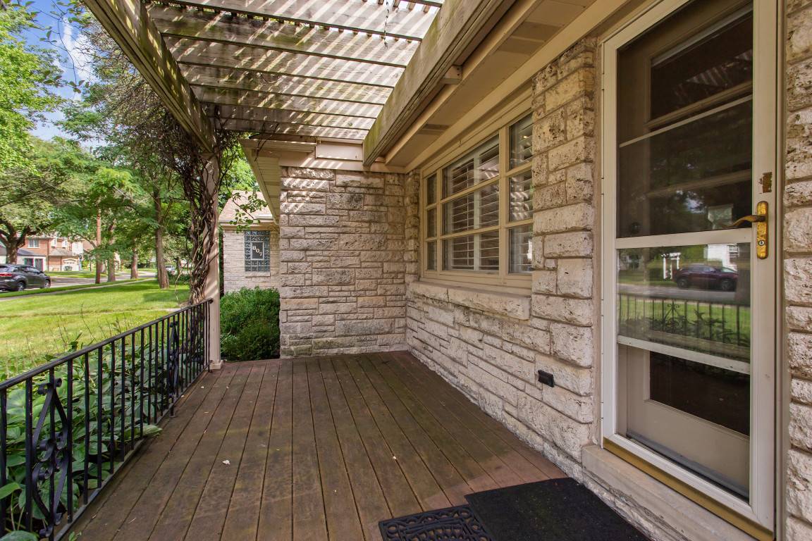 807 Surrey LN, Glenview, IL 60025