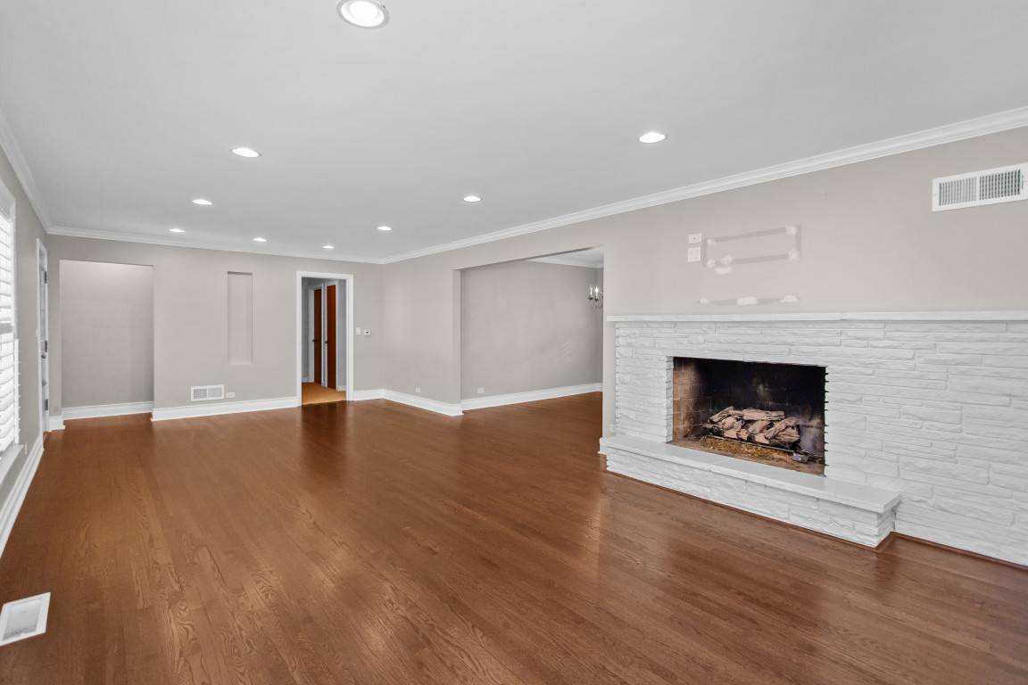 807 Surrey LN, Glenview, IL 60025