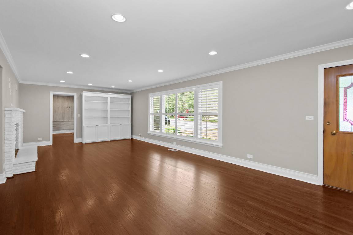 807 Surrey LN, Glenview, IL 60025