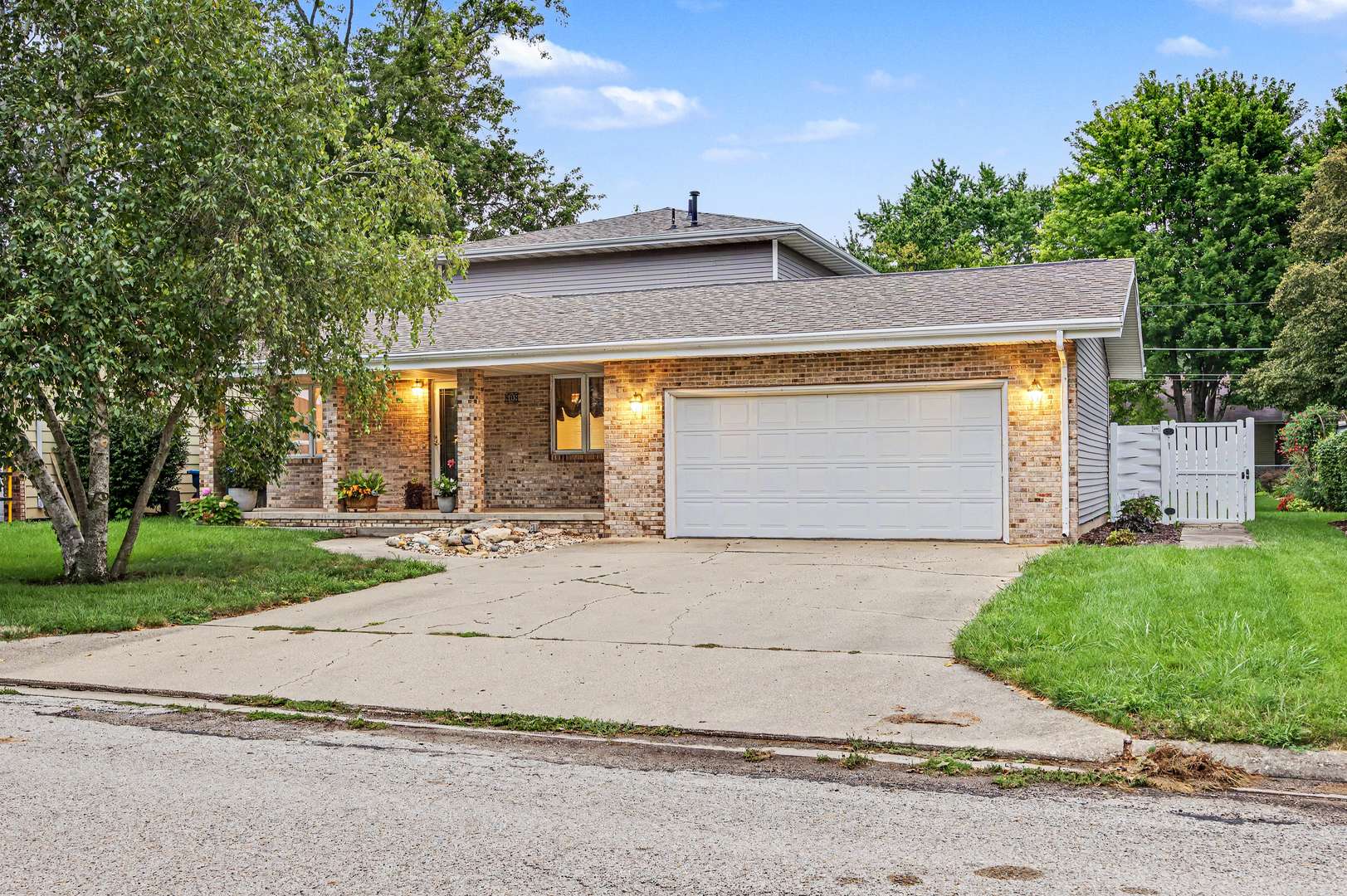 808 N Mohave DR, Pontiac, IL 61764