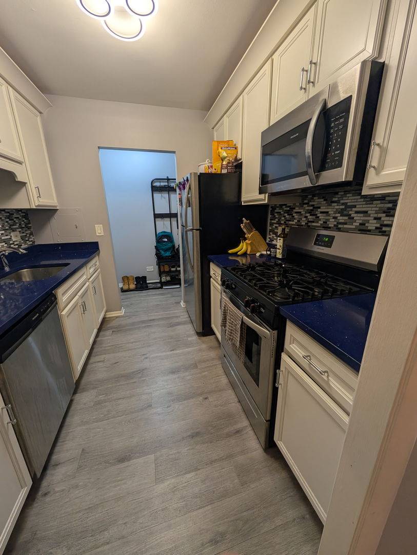 700 Wellington AVE #413, Elk Grove Village, IL 60007