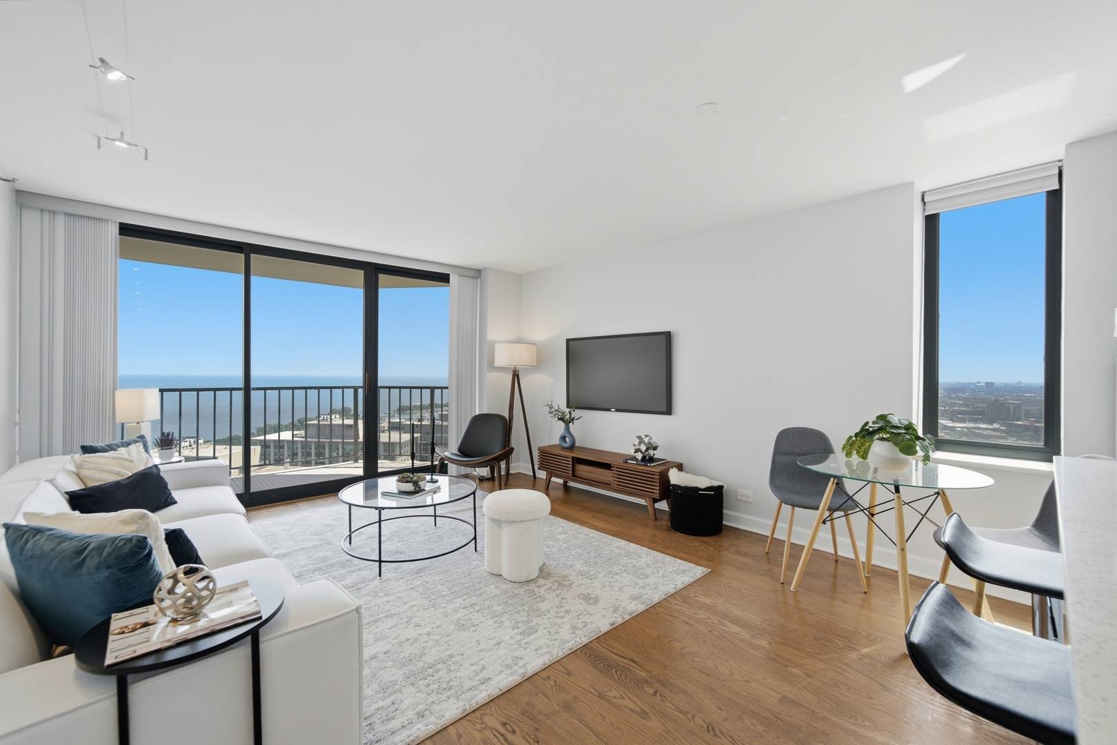 3660 N lake shore DR #3903, Chicago, IL 60613
