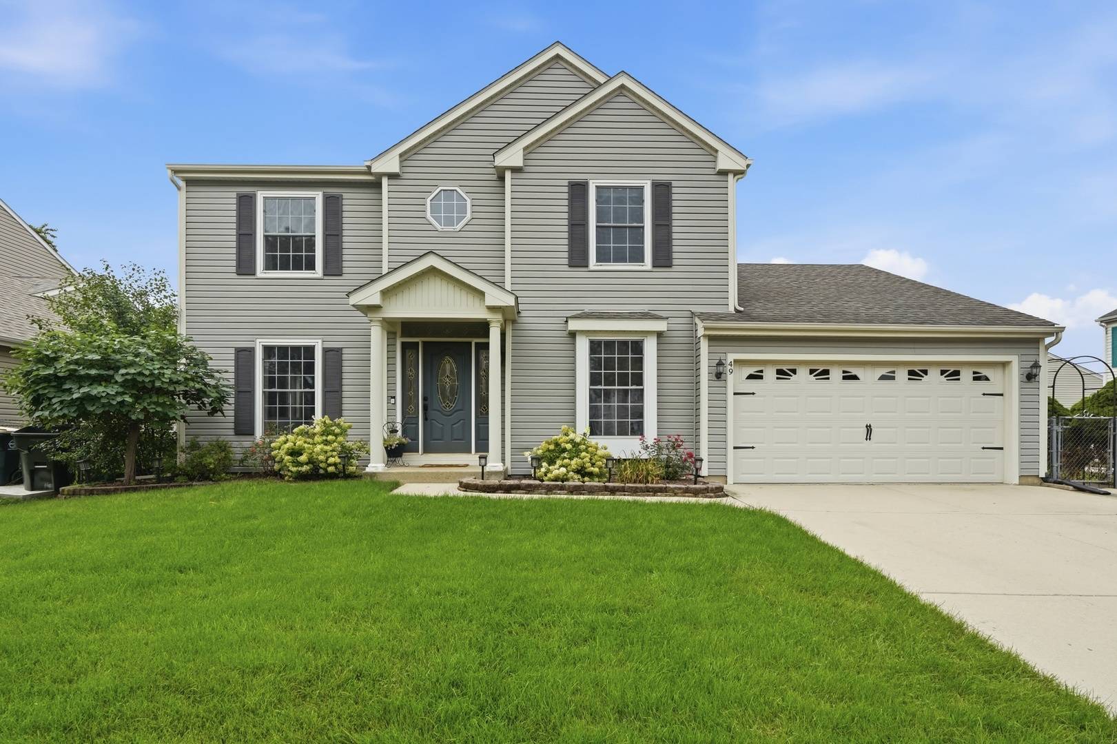 49 Mckinley LN, Streamwood, IL 60107