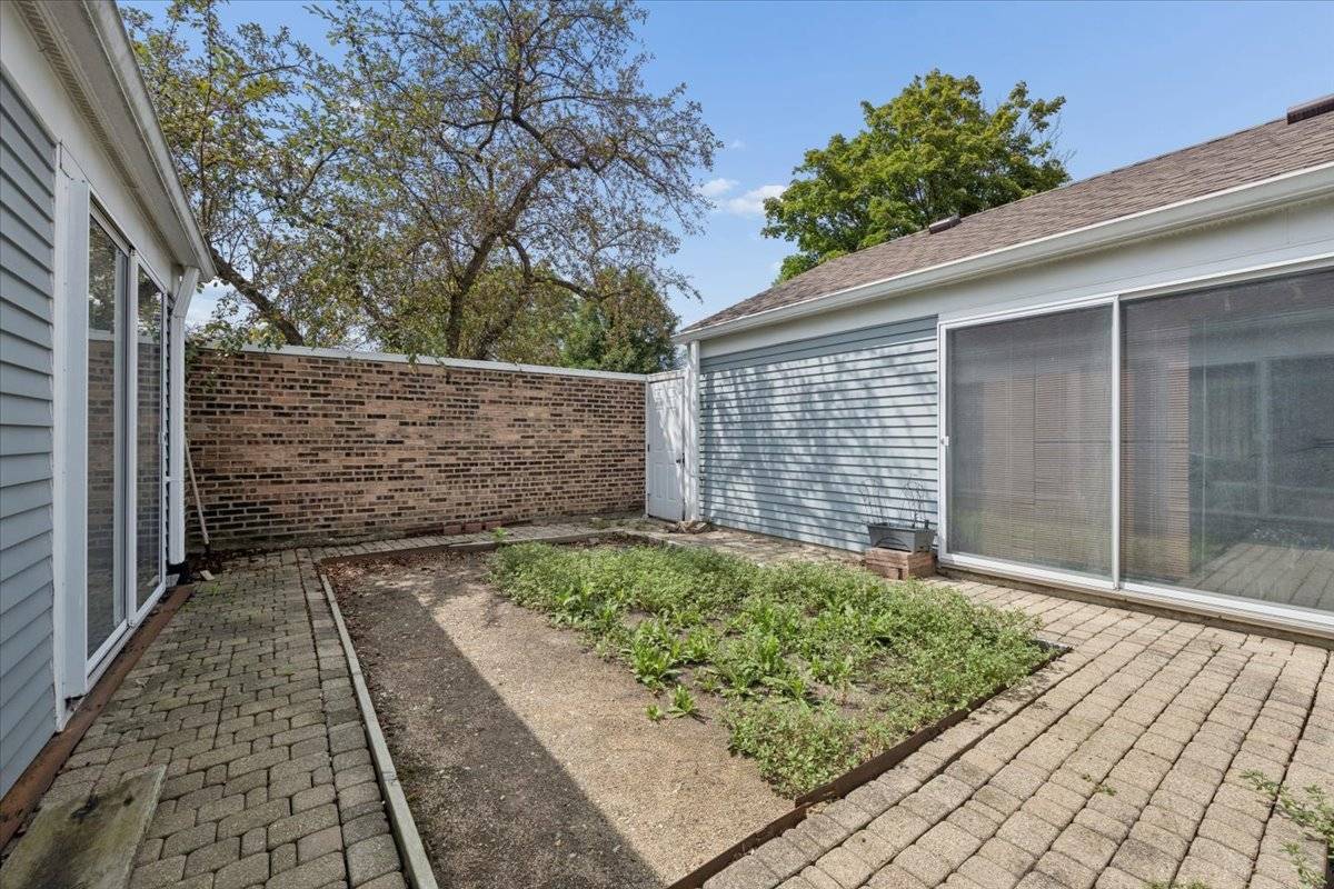 2 Pepperell On Asbury, Rolling Meadows, IL 60008