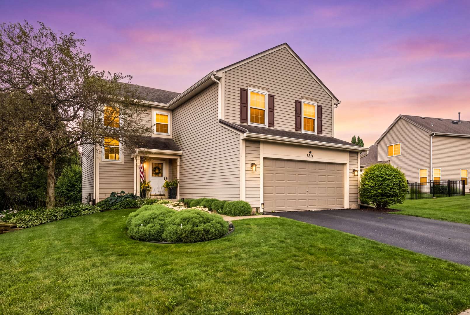 1211 N Lancaster CIR N, South Elgin, IL 60177
